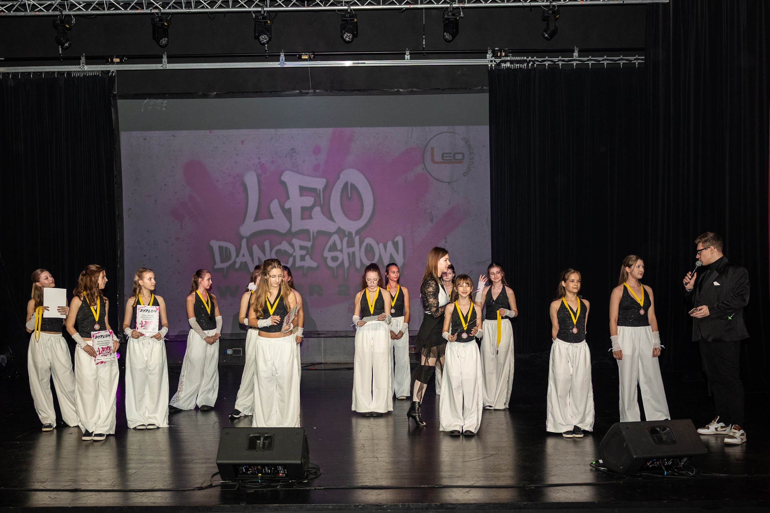 LEO DANCE SHOW WINTER 2025. Семейный и детский фотограф в Варшаве Мила Бобровская