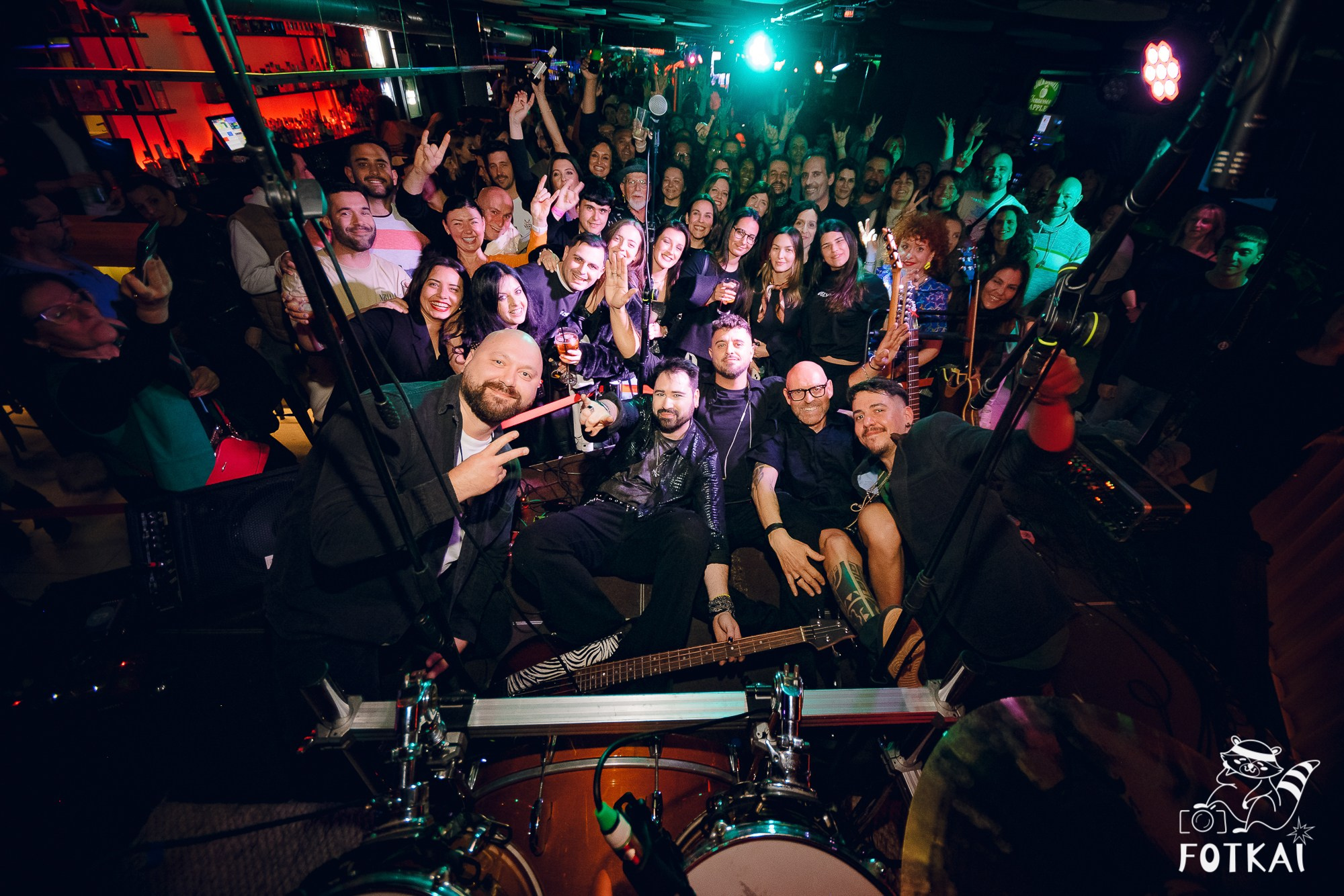 Концерт Delyrio в Confetti Playa Alicante — живое выступление группы, февраль 2026 | FOTKAI