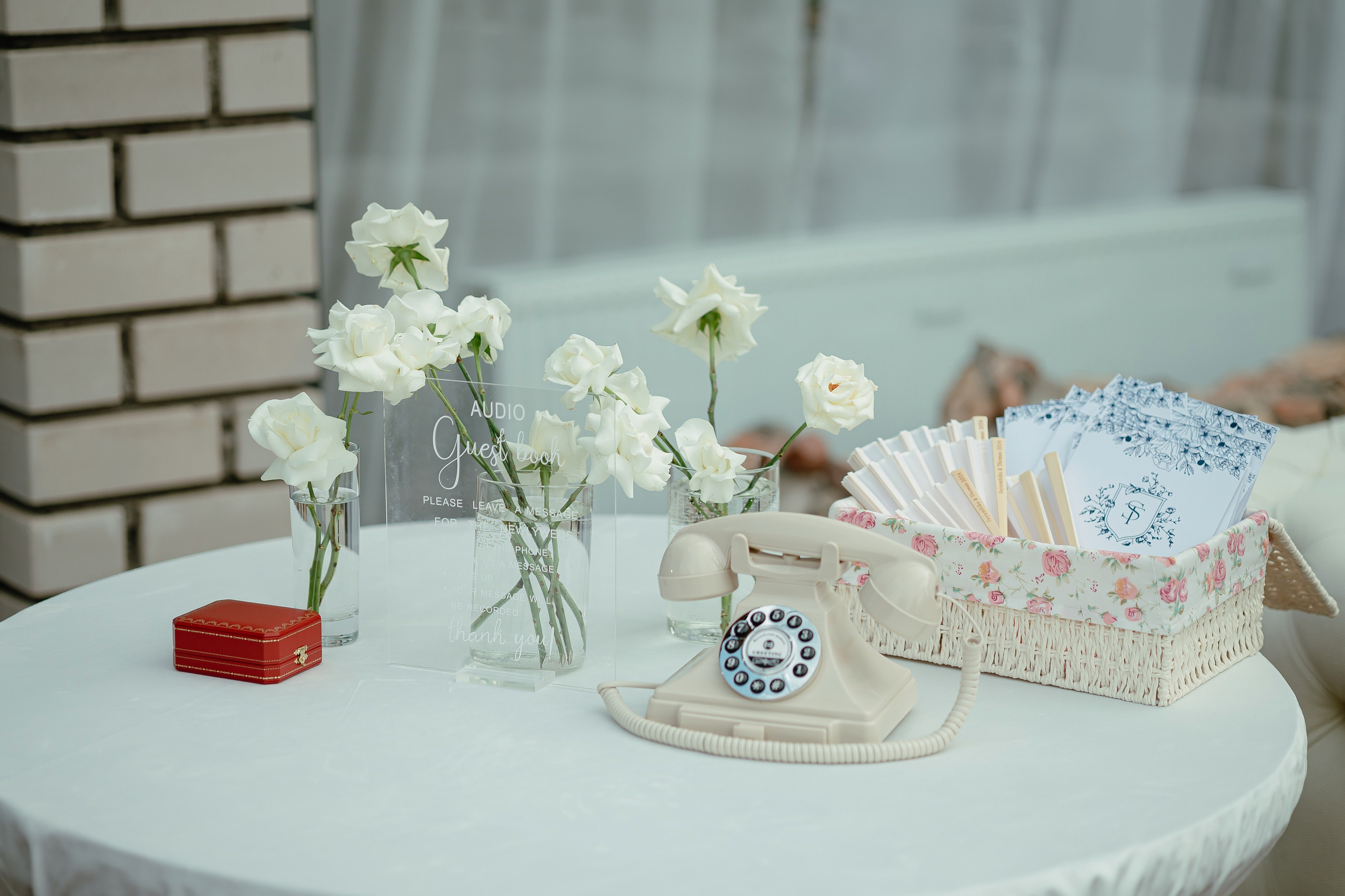 Thomas & Suyumbika. Главная