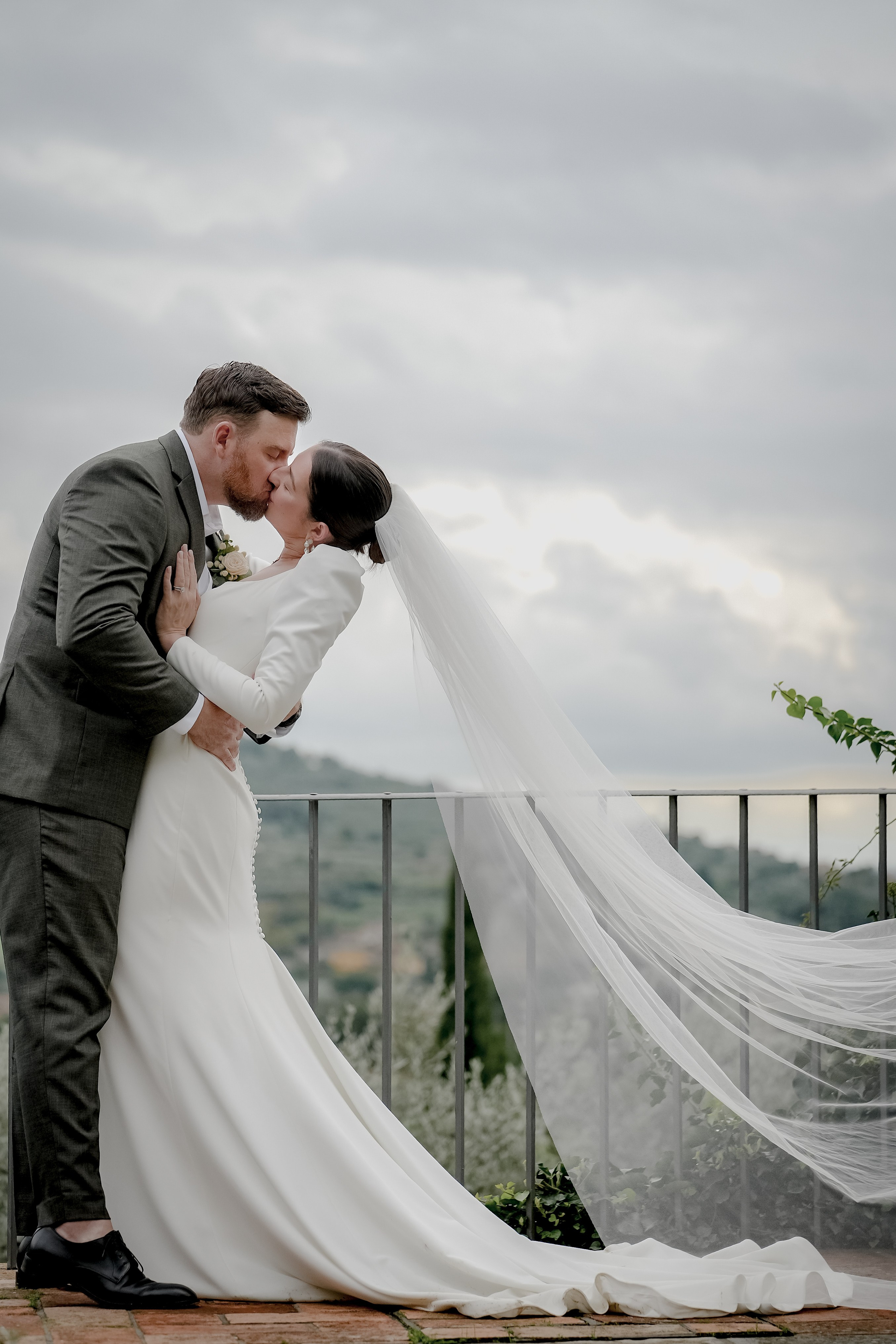 Elopment in Cortona. Villa Falconiere. Wedding Photographer in Italy