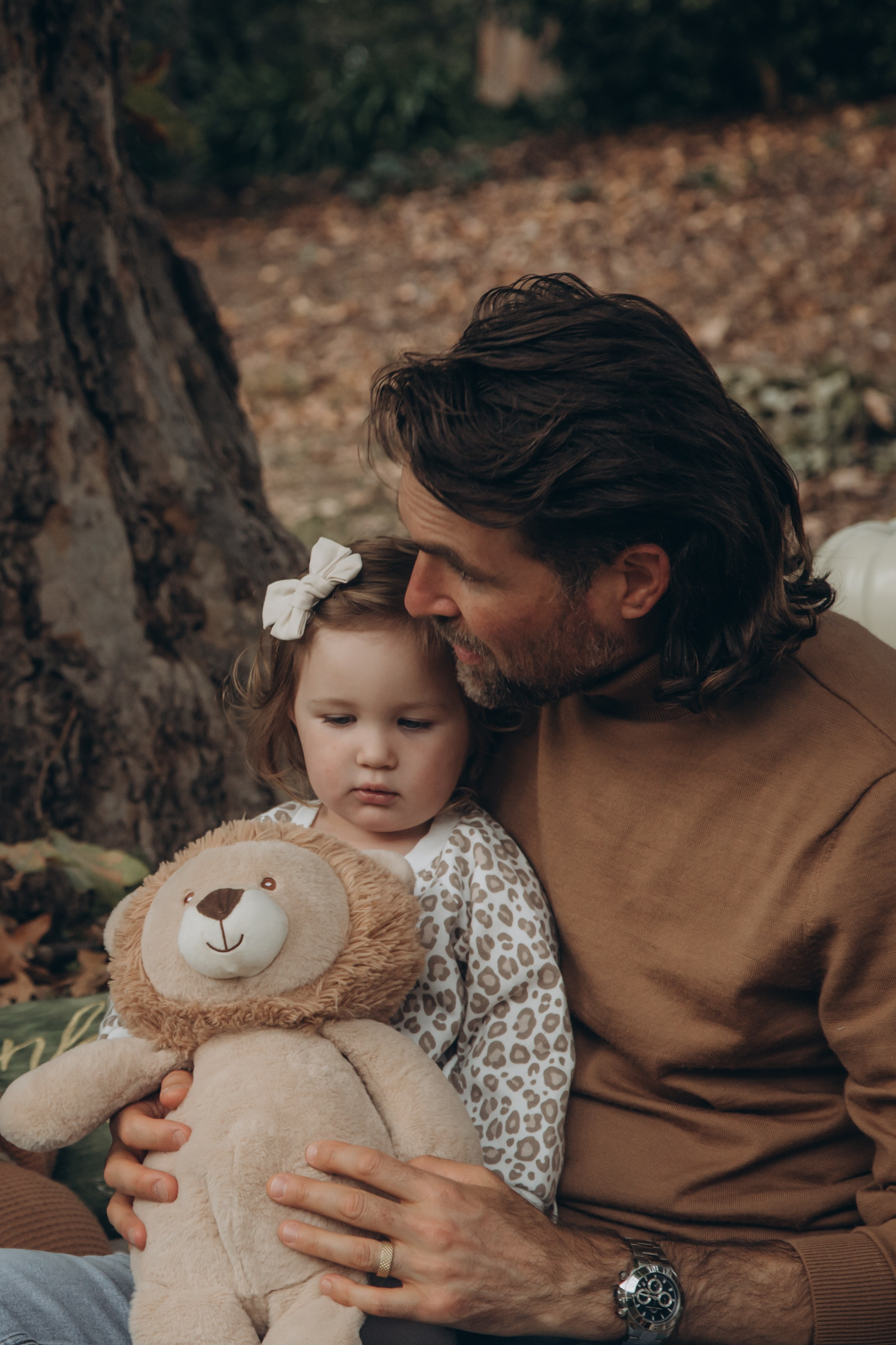 Family in nature. Family and children’s lifestyle photographer Elena Tumanova