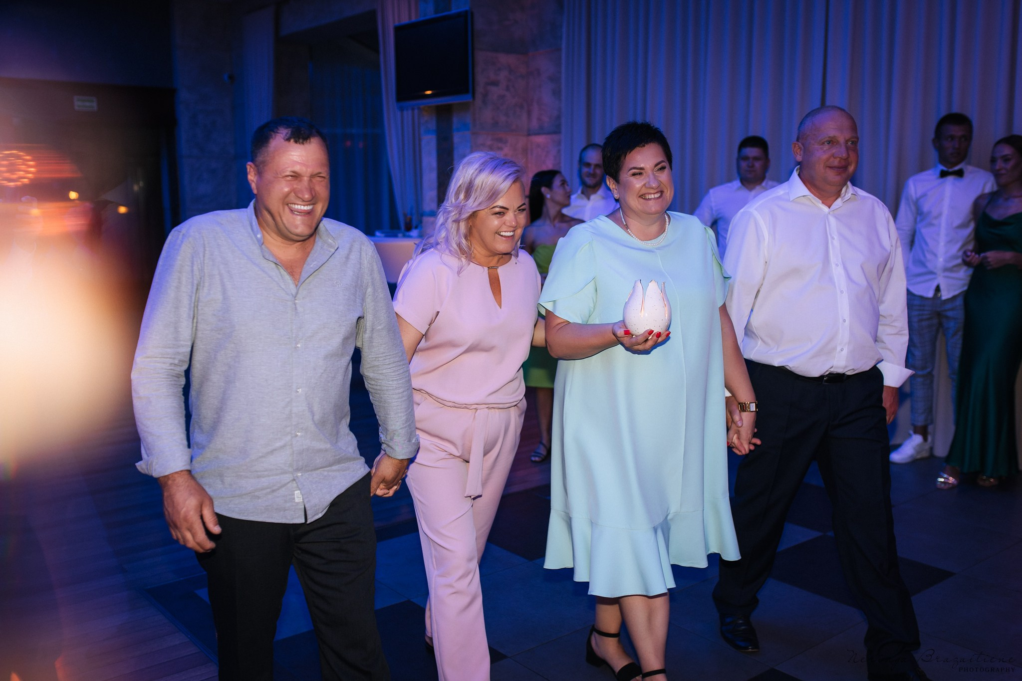 Vestuvinė fotosesija Kaune, Vienybės aikštėje, prie Lietuvos banko