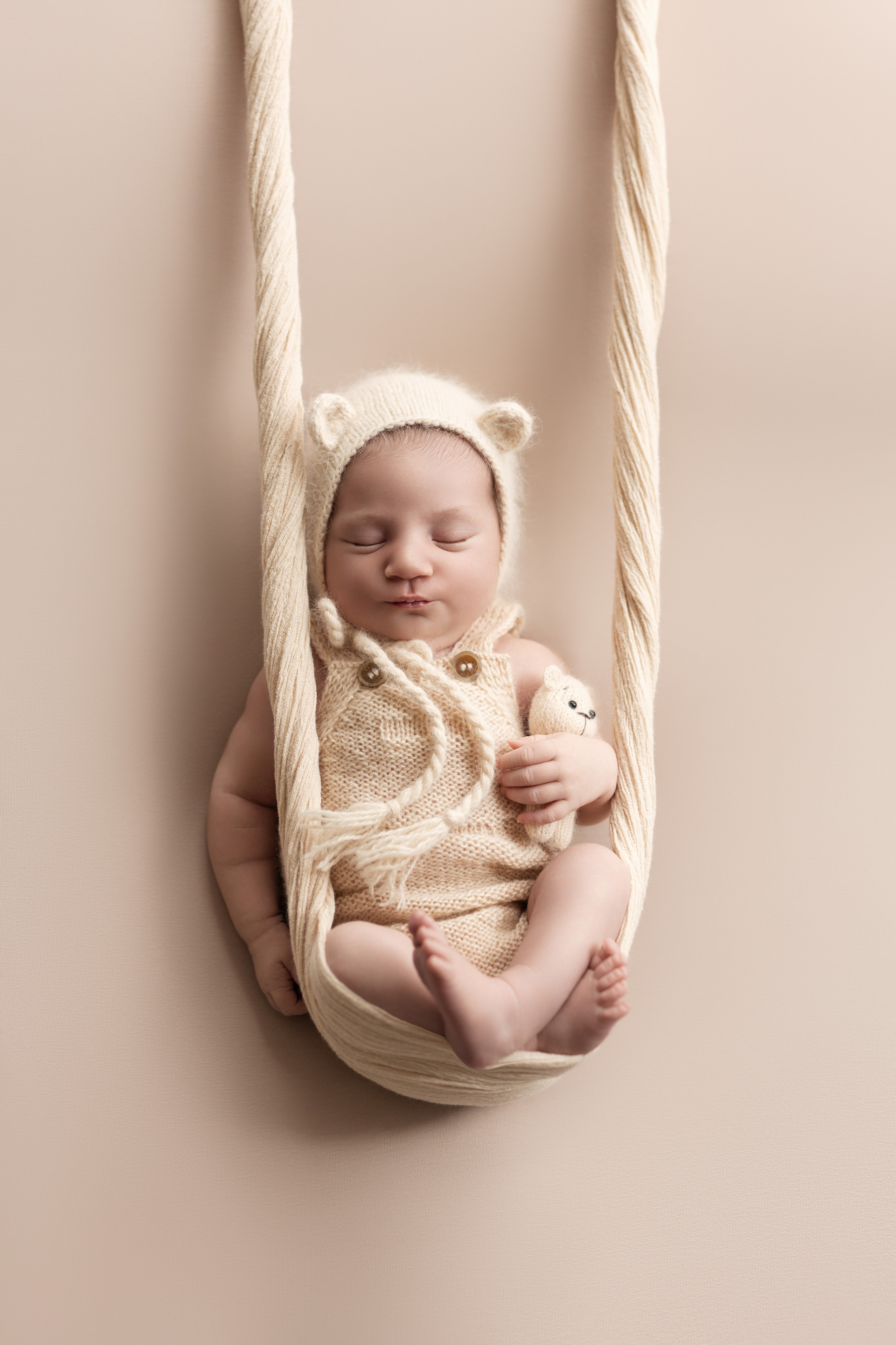Newborn Classic. Newborn, kids, family photographer based near Zurich, Switzerland