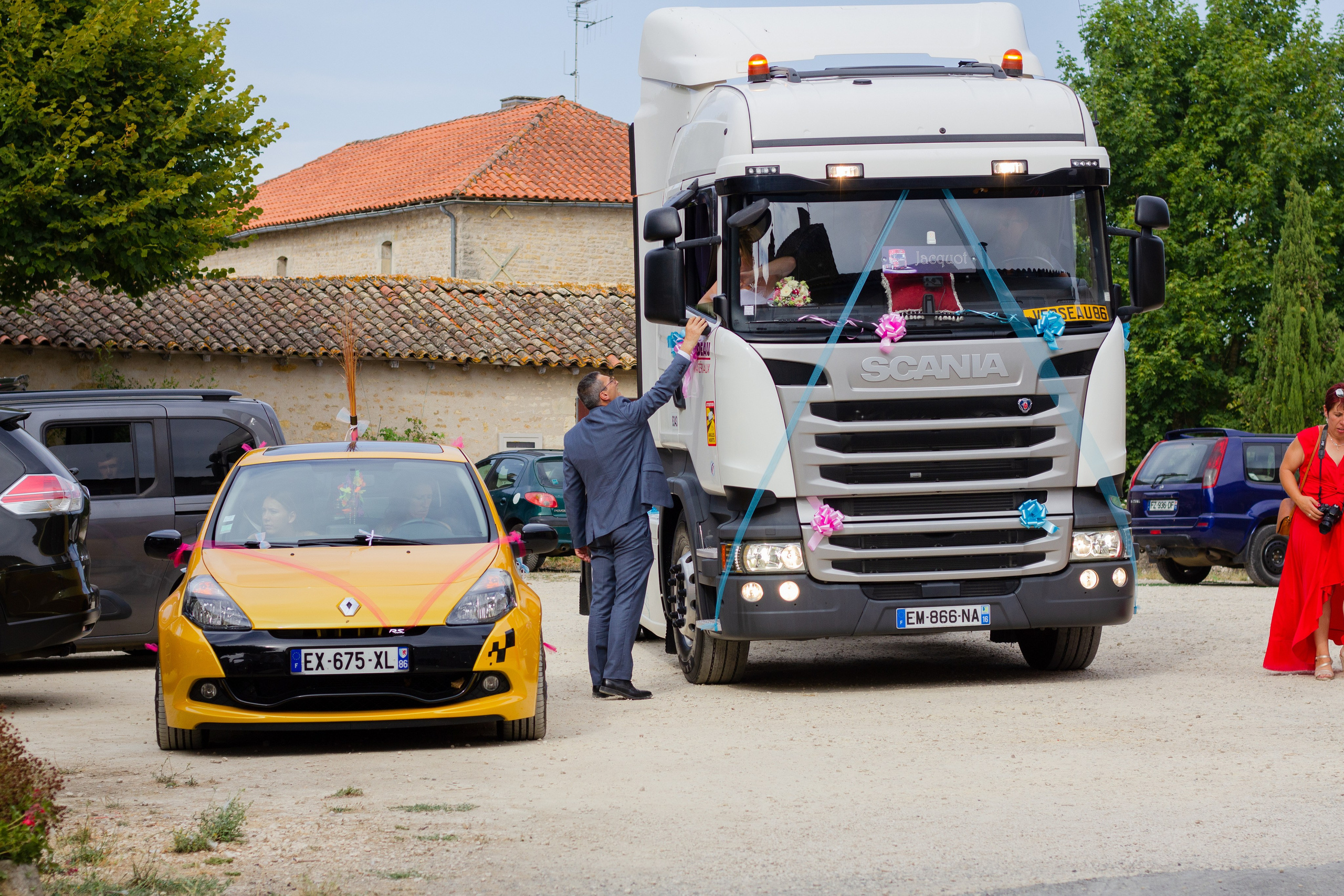 Julie & Denis | Mariage style Scania. Photo studio “Partage ton bonheur” — Family photographer near Châtellerault, Poitiers, and Tours