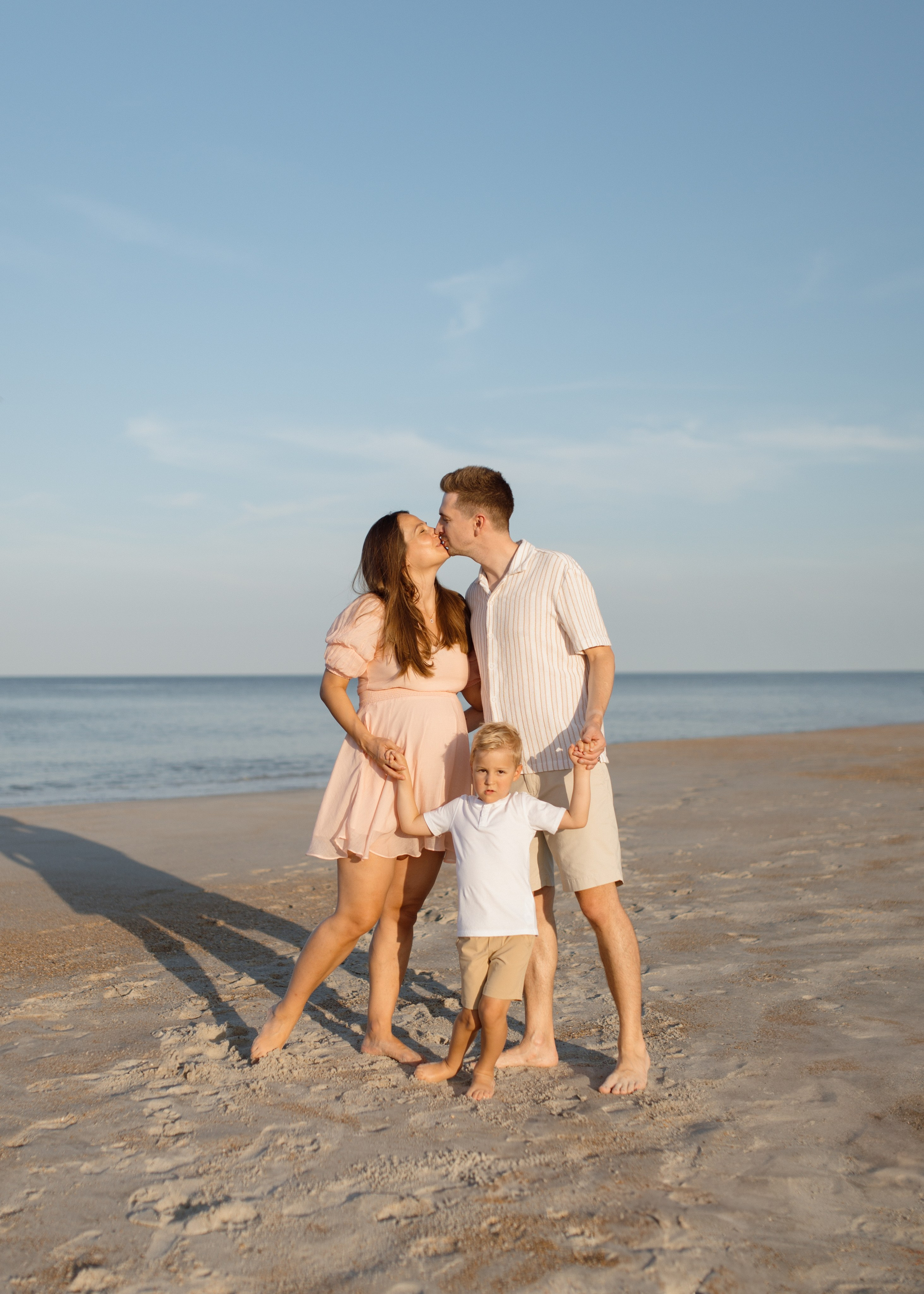 T + A Maternity at the Beach. Portrait and couples photographer in Florida, Valeriia Honcharova