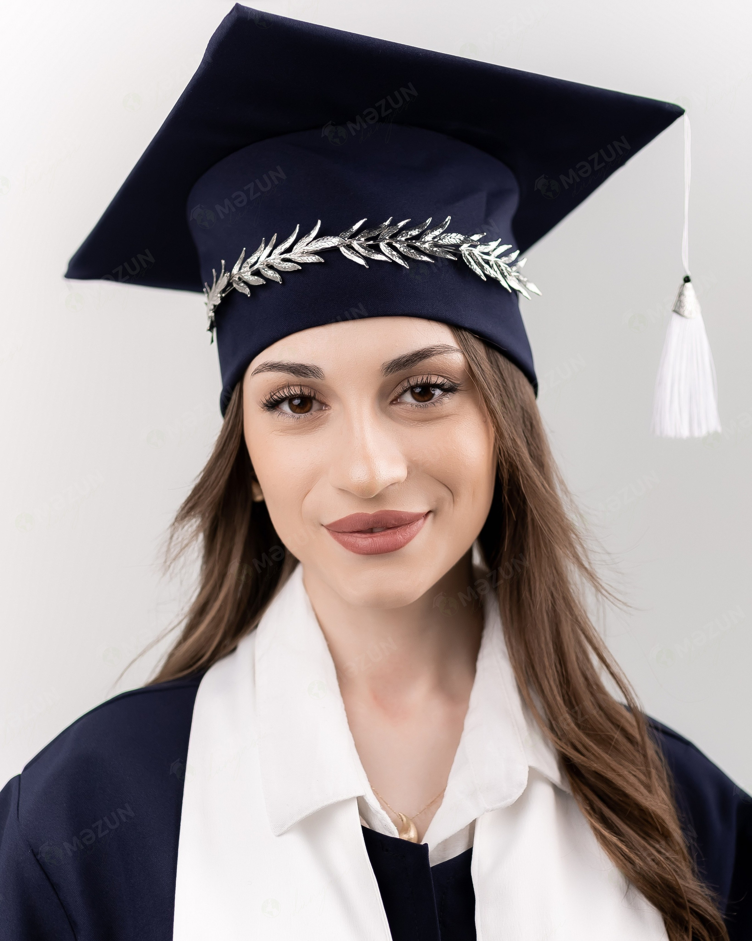 Göy Tək Xətt. Məzun geyimləri və akssesuarları