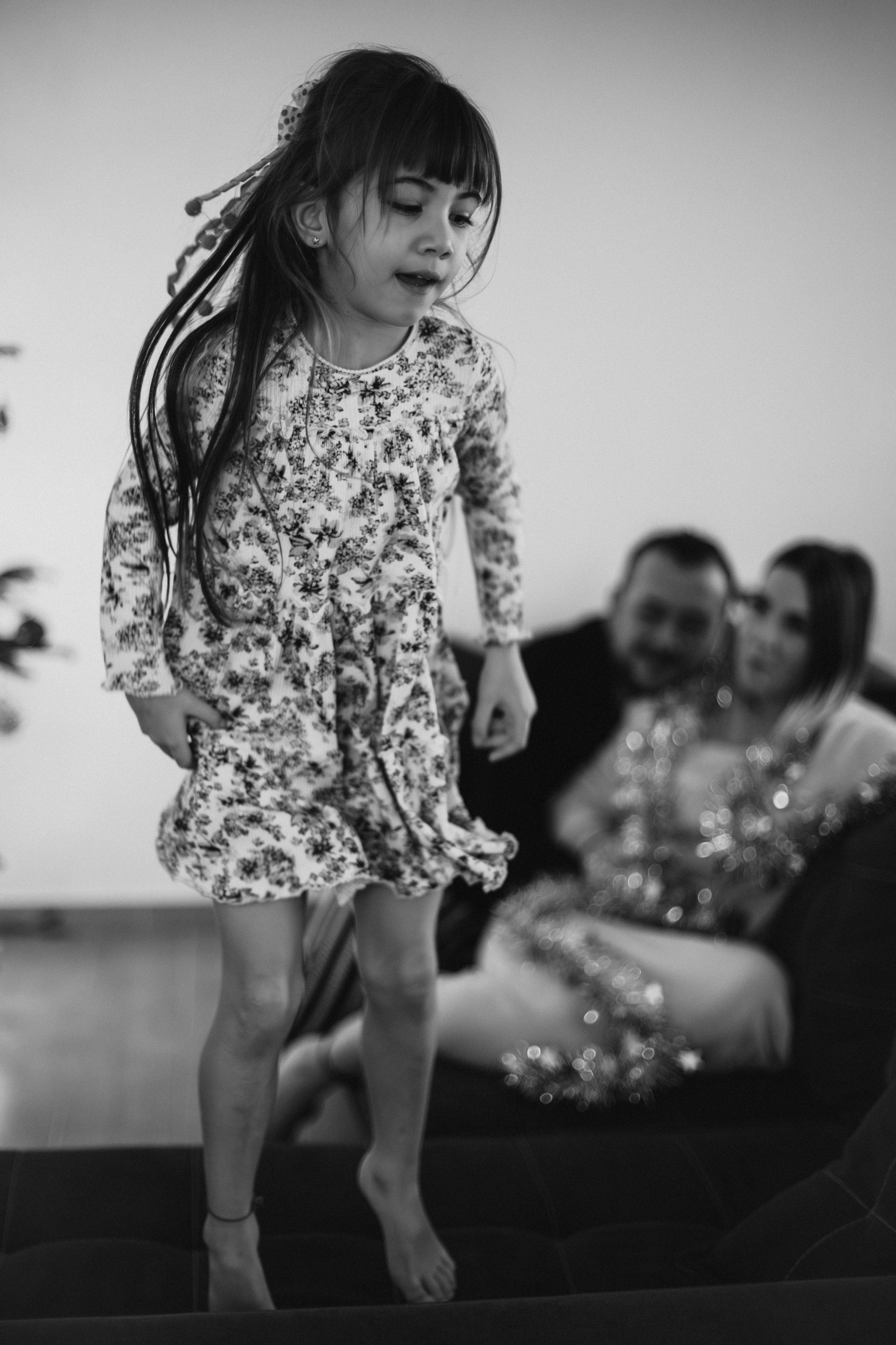 Ședință foto de Crăciun acasă, Amara și Ionuț. Fotograf de familie în Oradea Katsiaryna Ciortan