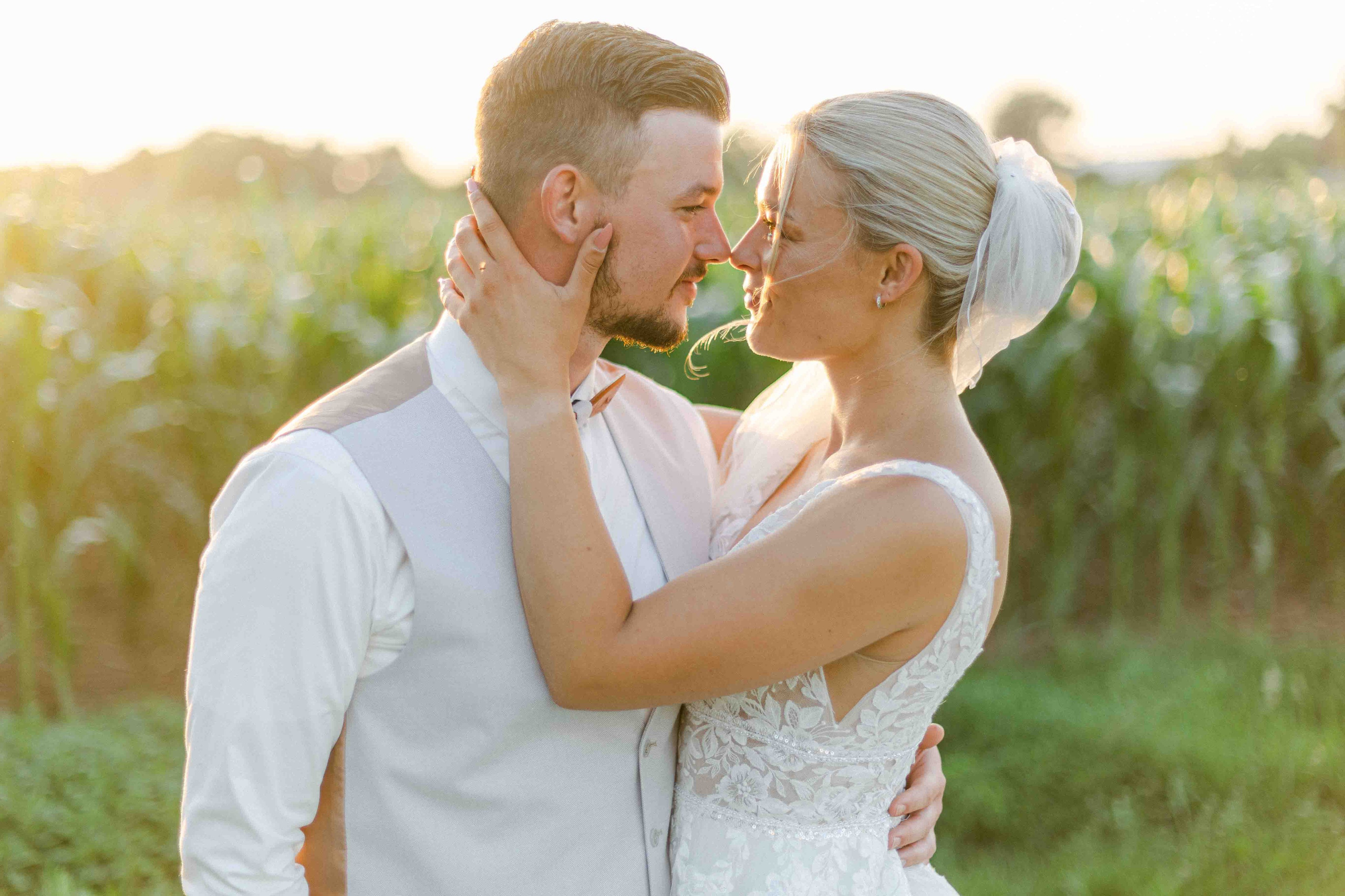 sonnenuntergang fotoshooting bei hochzeit im ak happiness 