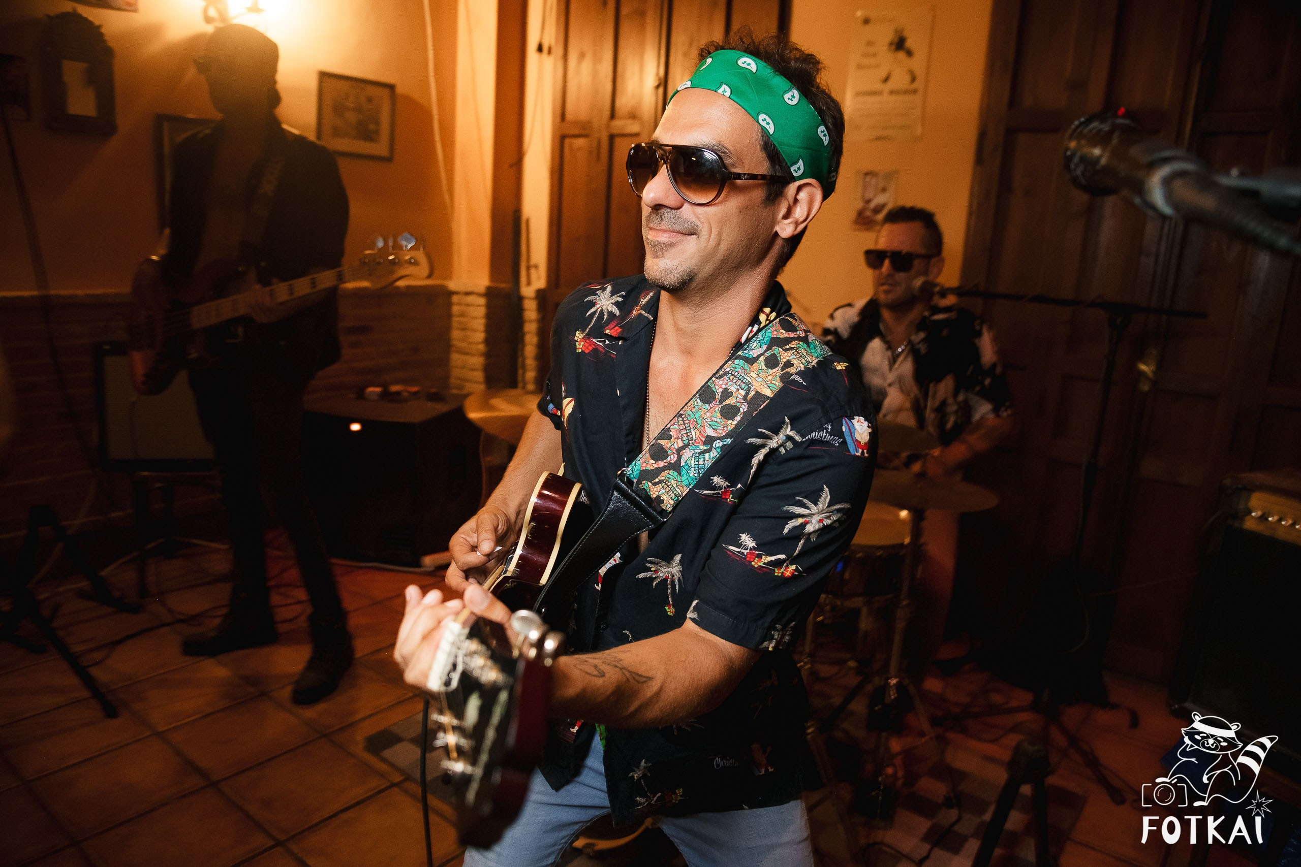 Stones of the Coast en Café Aljibe Rojales: Reportaje fotográfico 30.08.25 | FOTKAI