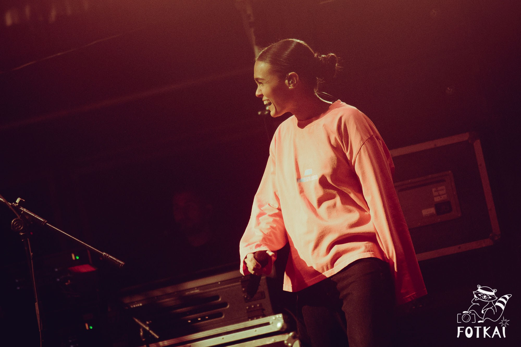 Marta Santos — Fotos del concierto en Alicante 2026: pop flamenco en El Muelle Live | FOTKAI