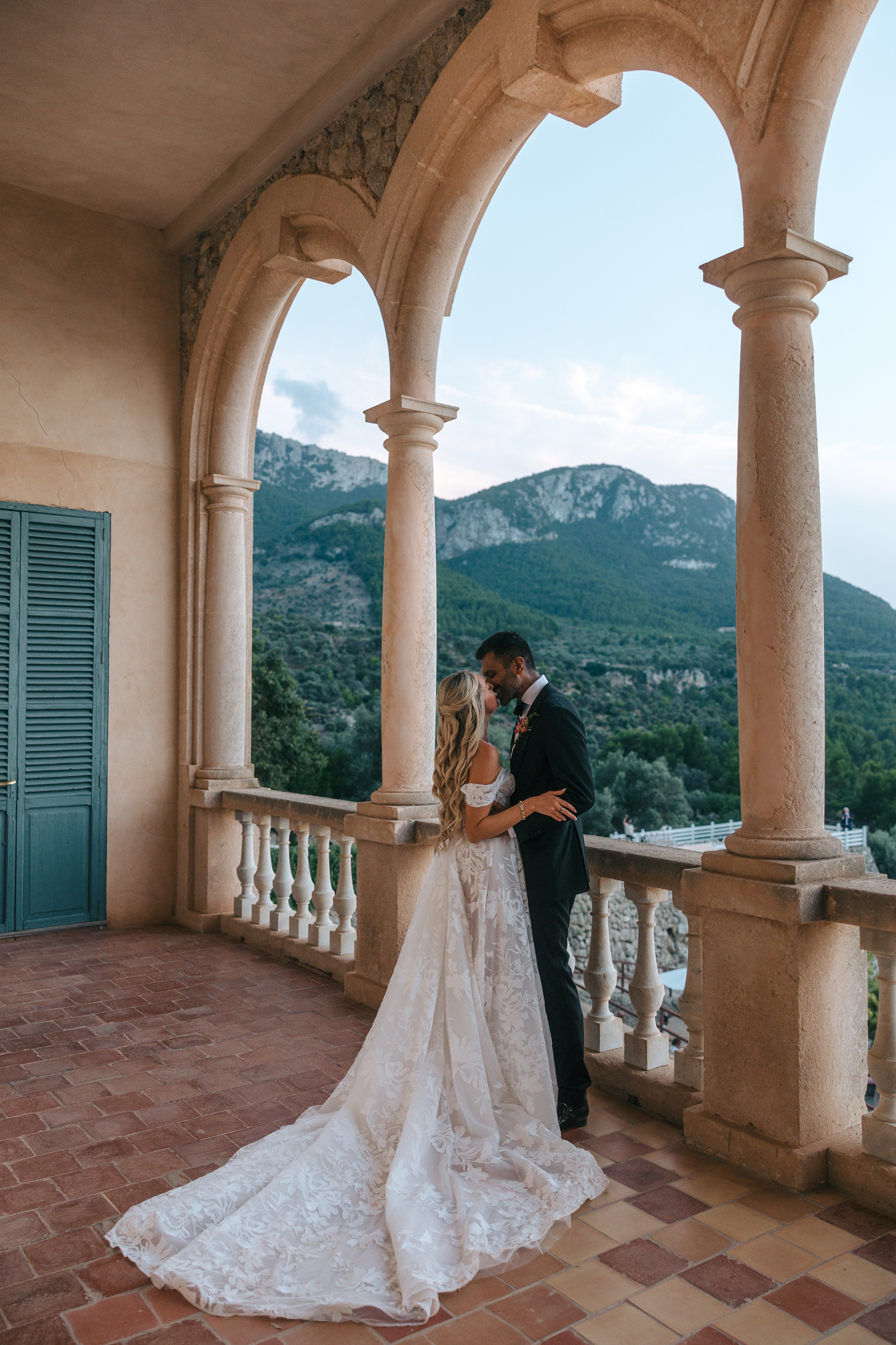 Mallorca venue Son Marroig for this LA Wedding Ceremony. Wedding Celebrant in Mallorca Iban Collin