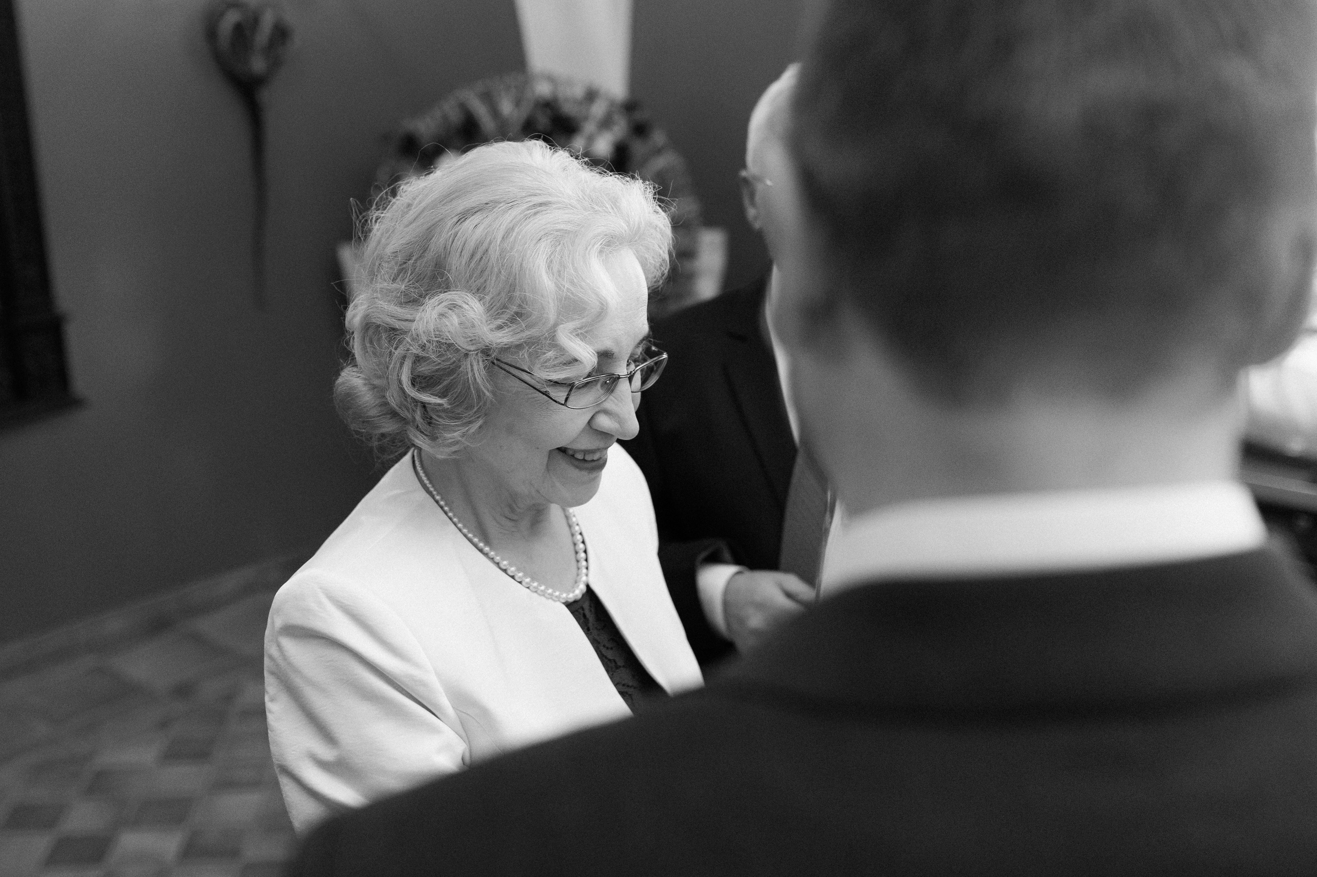 Monika ir Vytautas — miestu alsuojanti trumpa jaunųjų fotosesija Kaune