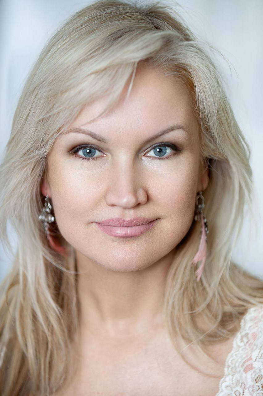 Elevating Visual Perfection — High-End Retouching Services. AI Photo Retoucher and Image Restorer Zhanna Ognivo