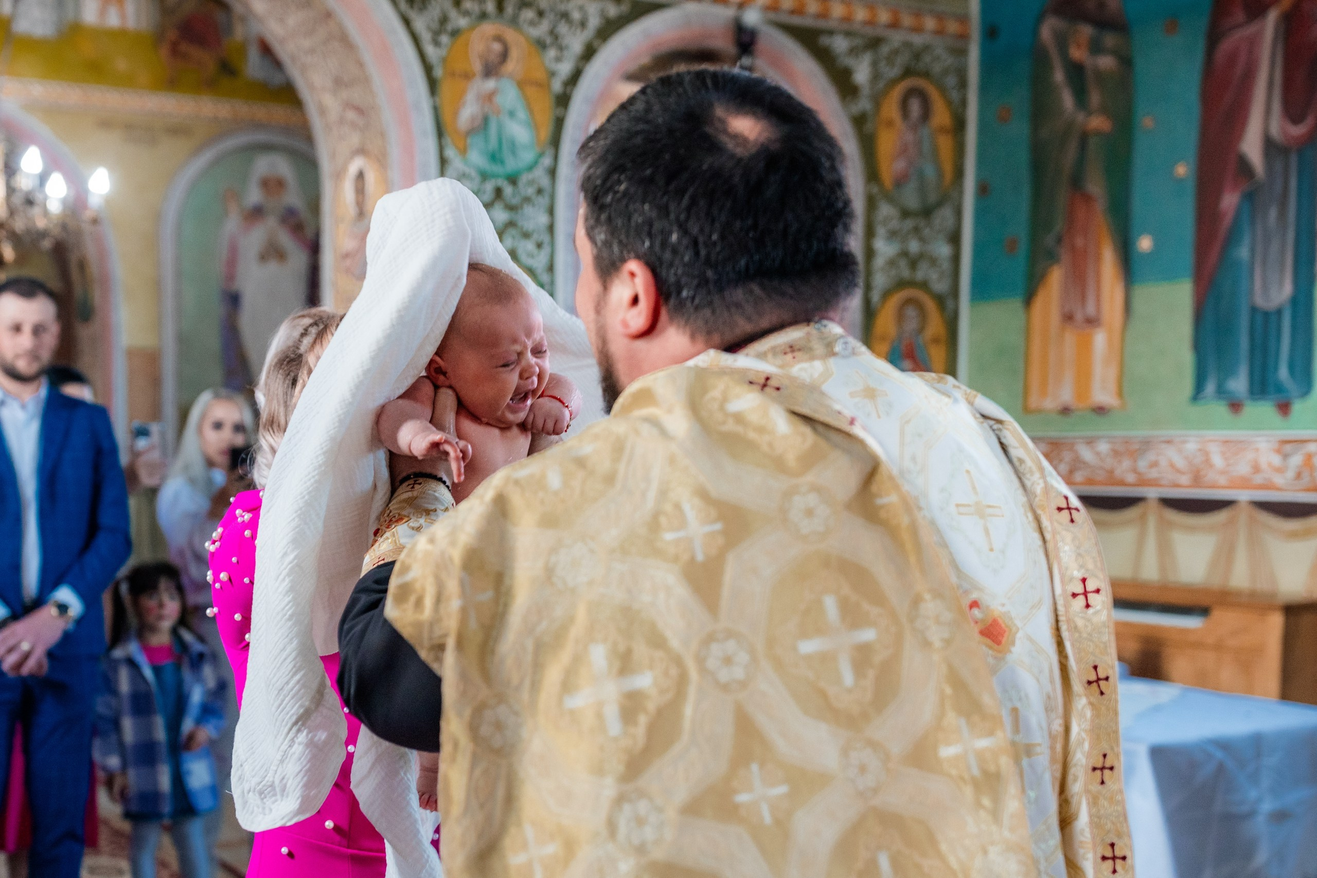 fotograf botez Miruna Parascheva, fotografie botez Botoșani, fotograf Alin Chirilă, amintiri botez, fotografii botez, botez Miruna Parascheva, fotograf copii, fotografie botez în Botoșani-alt="botez Miruna Parascheva, fotografie botez Alin Chirilă, amintiri botez, fotografii emoționante botez Botoșani"-- fotografii-botez-bebelus- amintiri-botez-micuț- moment-sfânt-crestinare- fotografie-emotionanta-botez- detalii-botez-bebelusi- parinti-fericiti-la-botez- fotograf-botez-profesionist- botez-in-biserica-ortodoxa- micuț-botezat-cu-emoție- zâmbete-și-lacrimi-la-botez- bebeluș-la-cristelniță- decor-botez-colorat- botez-cu-dragoste-și-credință- emotie-pura-la-botez- fotograf-botez-botosani- botez-iasi-suceava-fotograf- amintiri-nepretuite-botez