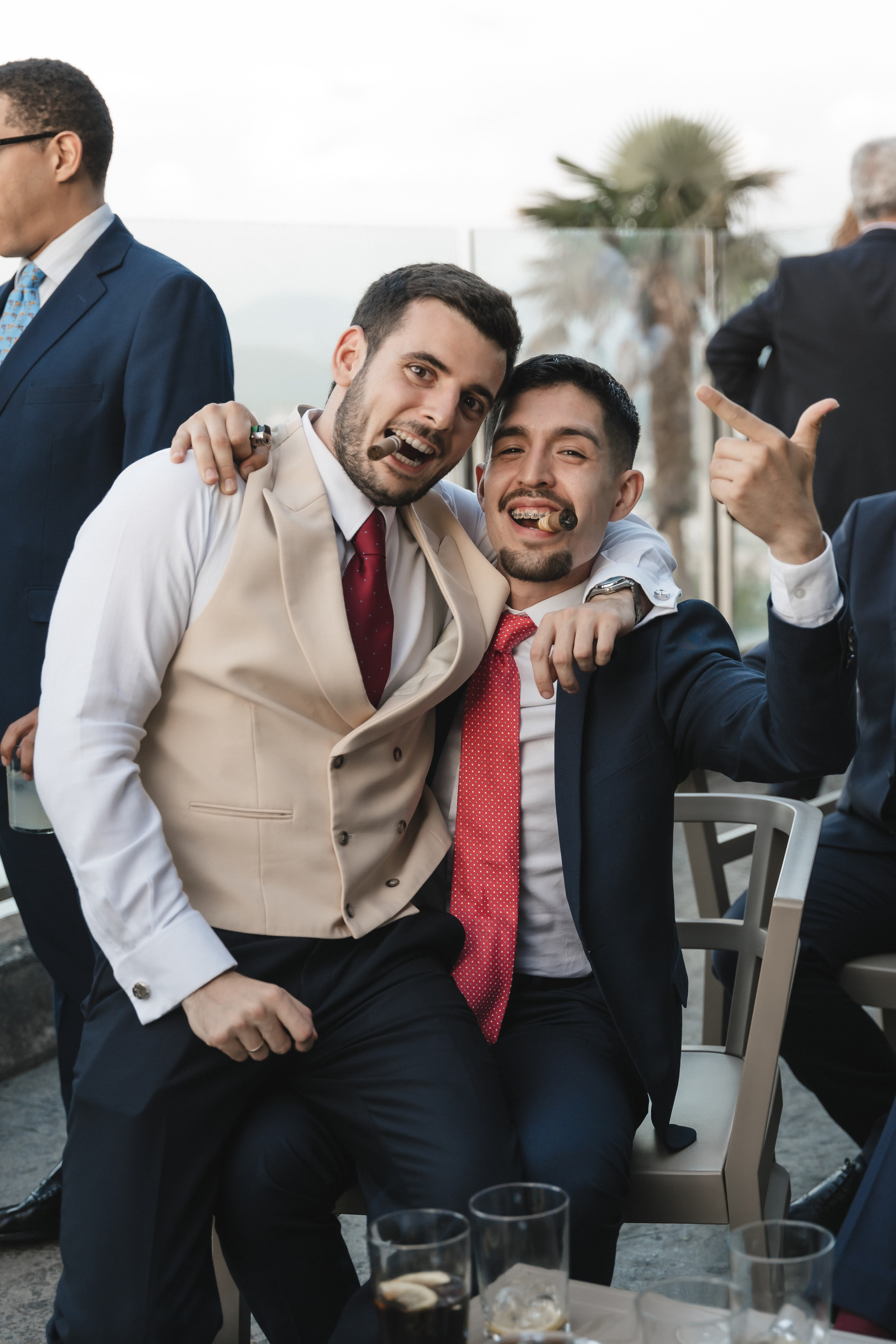 Elegancia y alegría familiar. Boda de Andrés y Lucía en San Sebastián. Holigood foto y video reportaje de bodas en San Sebastián y Europa