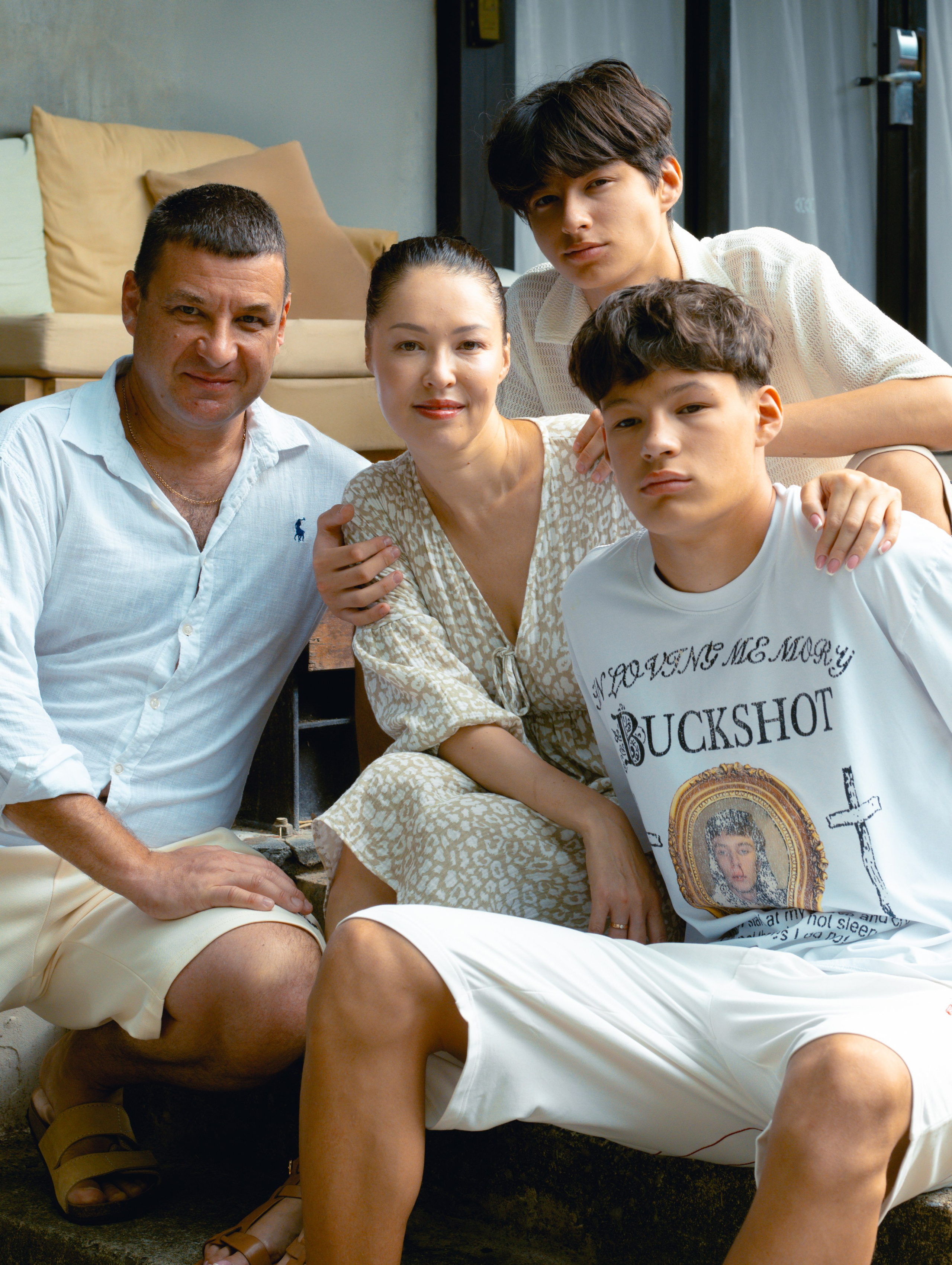 FAMILY PHOTO SHOOT. HOME