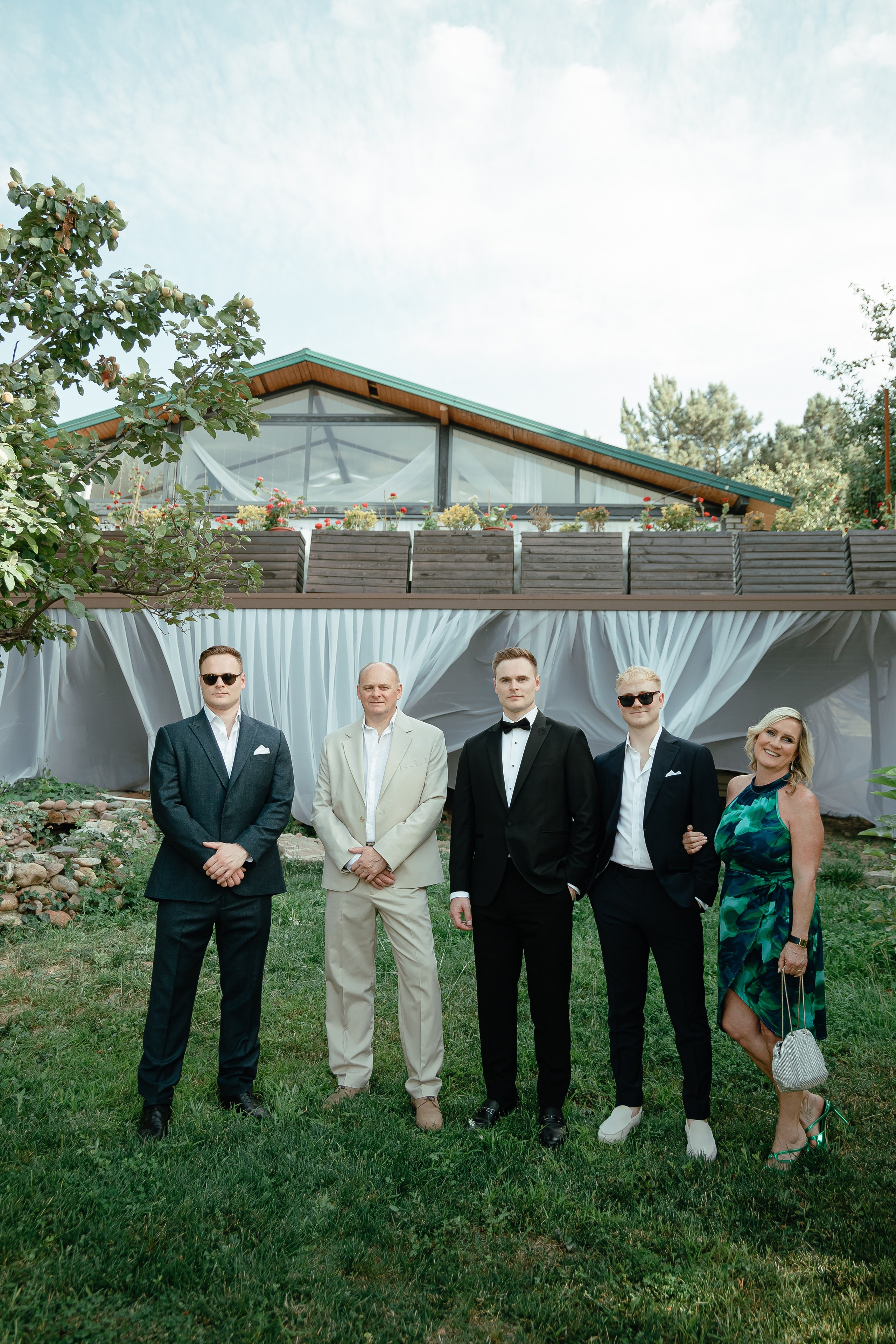 Thomas & Suyumbika. Главная