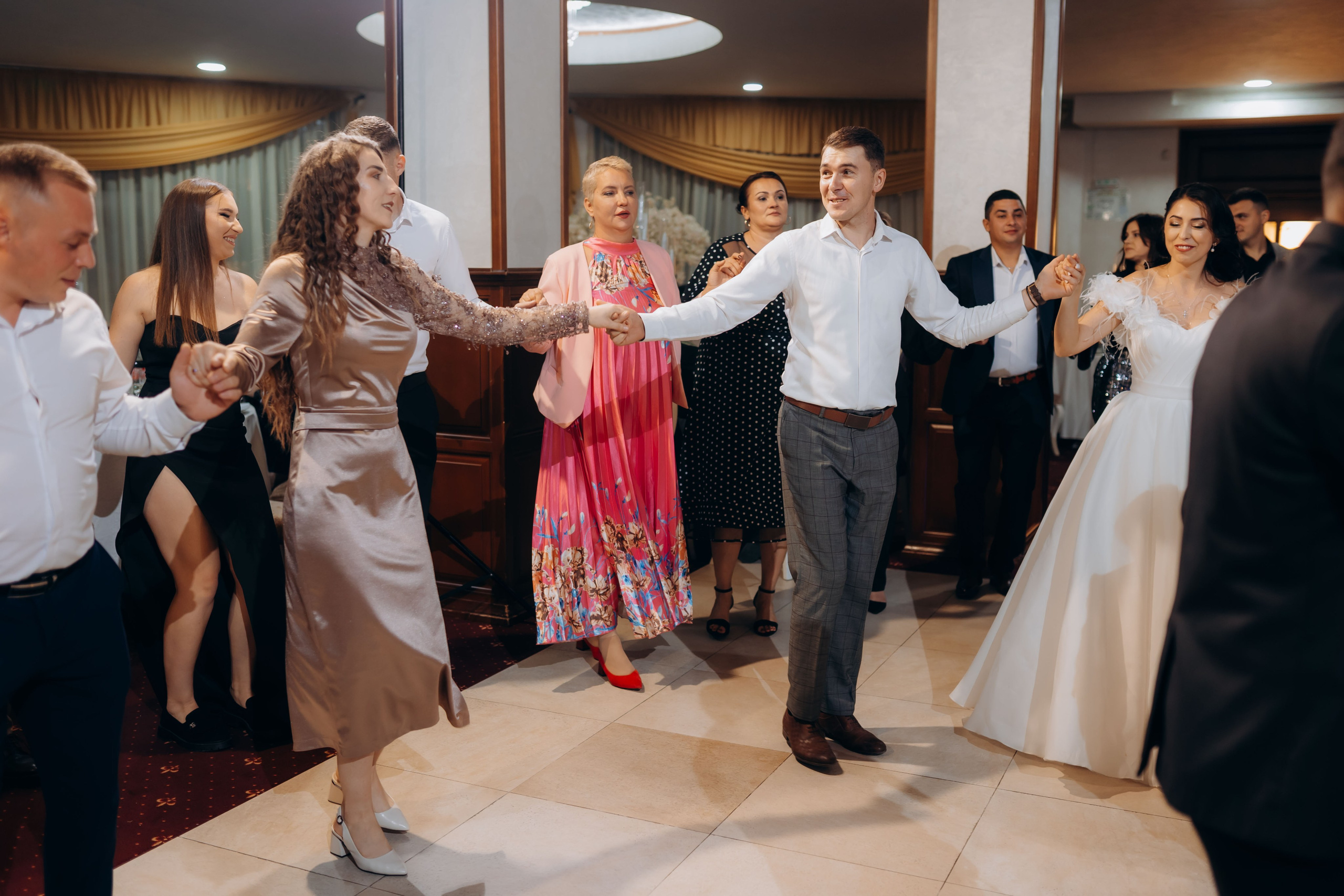 Loredana & Emilian – Ziua Nunții | Videografie - fotografie Botez Suceava, Iași, Botoșani. Servicii foto-video profesionale, pentru momente de neuitat