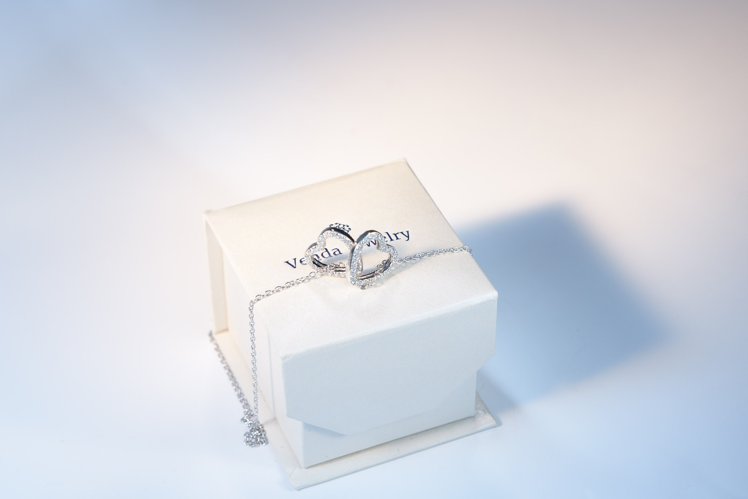 Fotograf corporate, fotograf de produs profesional, pret fotograf corporate, Fotografie e-Commerce , Pachete Fotografie de Produs, kit fotografie de produs, fotografie de marketing, Poze business bucuresti, Fotografii profesionale bucuresti, fotografia de produs, fotografie de produs, fotografie de produs pe fundal alb, fotografii bijuterii, fotografie la bijuterii argint, fotografie bijuterii aur