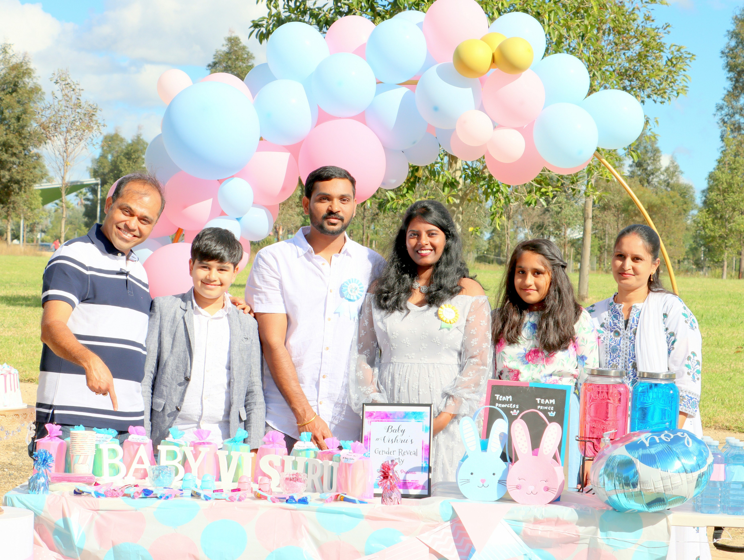 Gender and name Reveal. MHCreative is family-oriented photographer based in SYDNEY