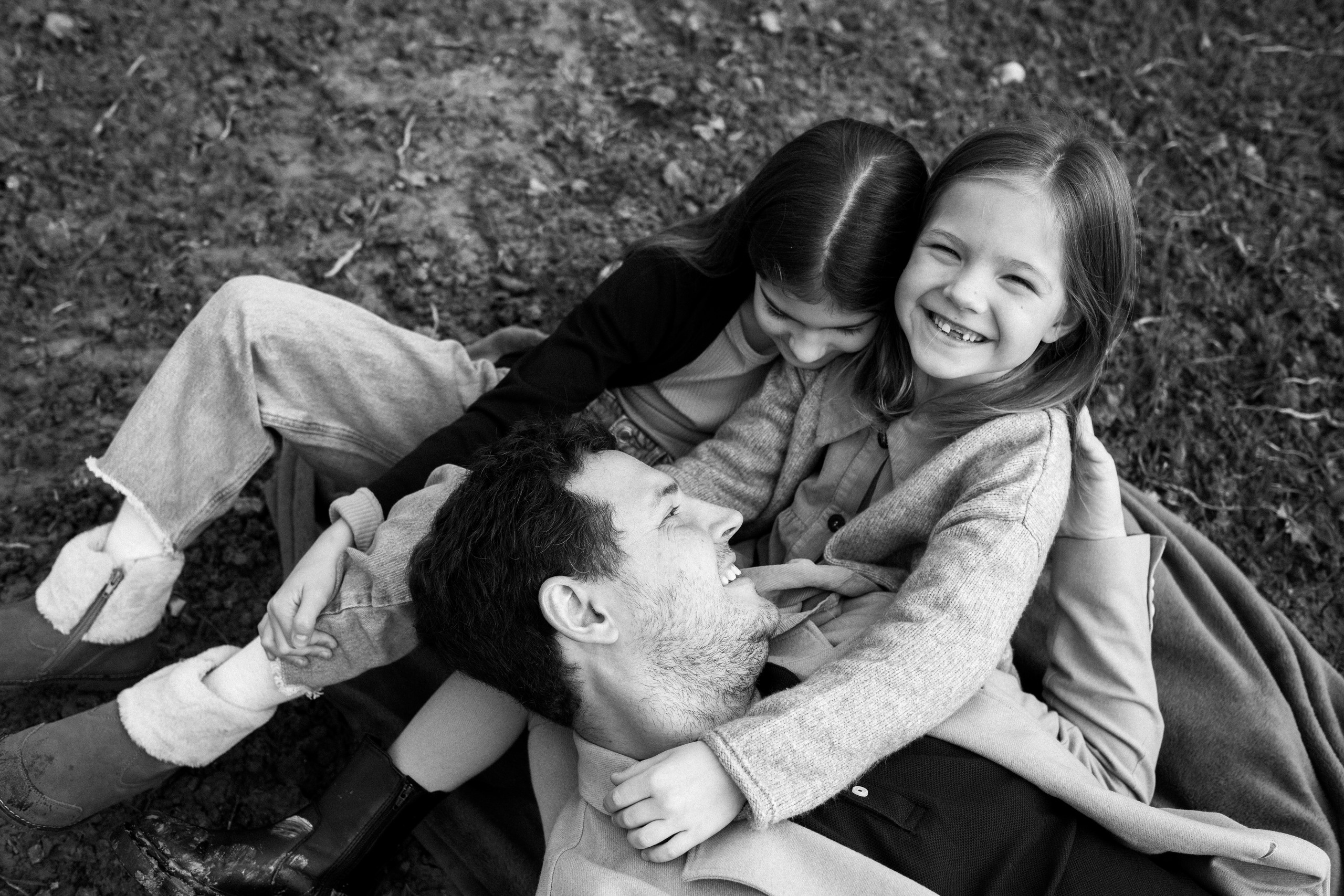Father and Daughters. Family photographer in Geneva Switzerland Anastasiia Francuzova. Семей