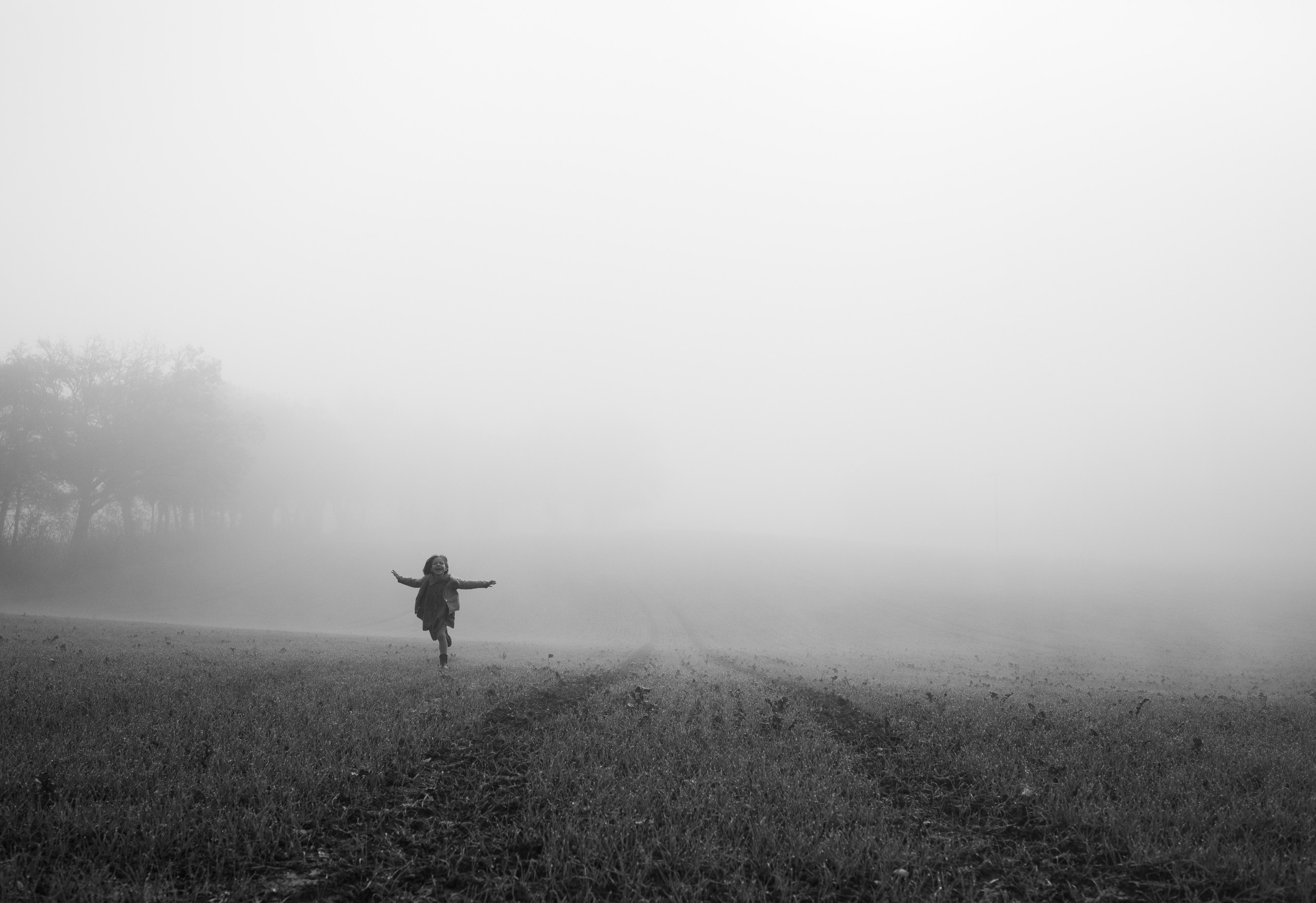Father and Daughters. Family photographer in Geneva Switzerland Anastasiia Francuzova. Семей