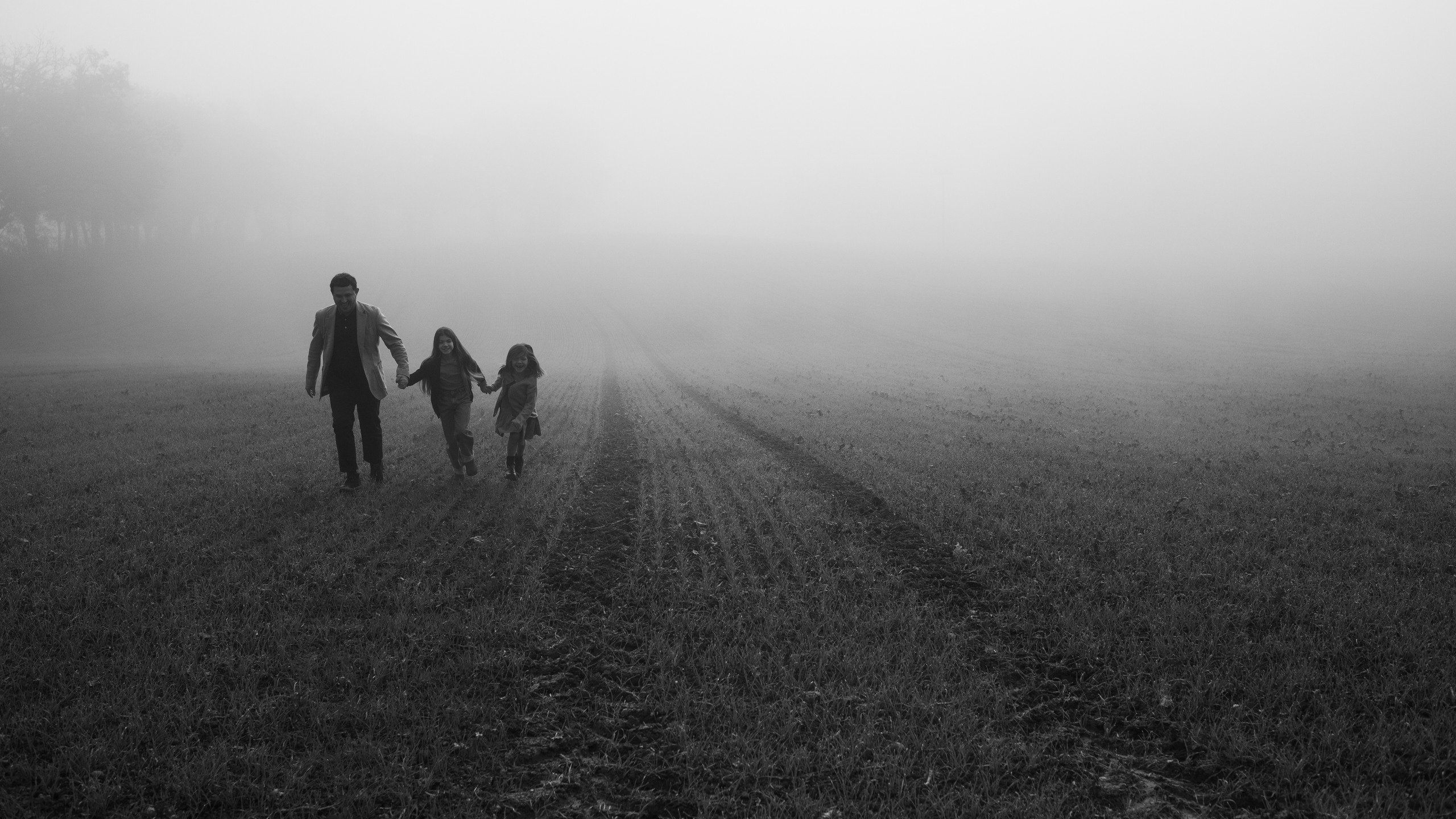 Father and Daughters. Family photographer in Geneva Switzerland Anastasiia Francuzova. Семей