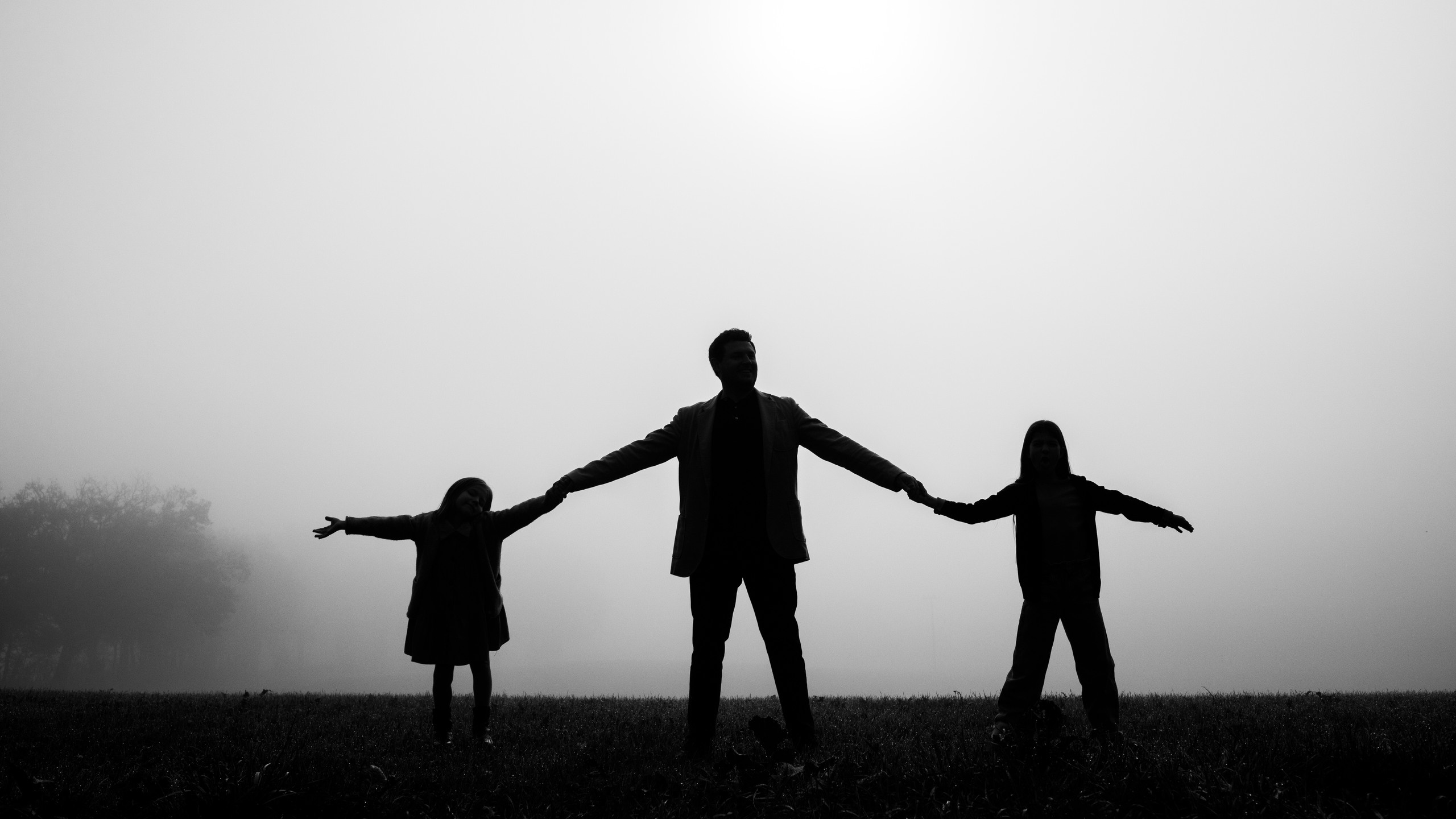 Father and Daughters. Family photographer in Geneva Switzerland Anastasiia Francuzova. Семей