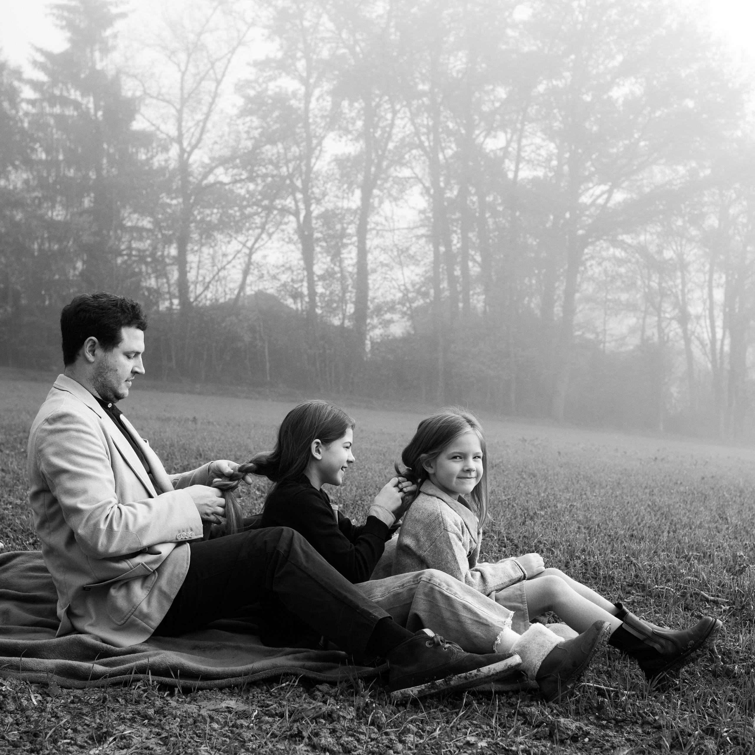 Father and Daughters. Family photographer in Geneva Switzerland Anastasiia Francuzova. Семей