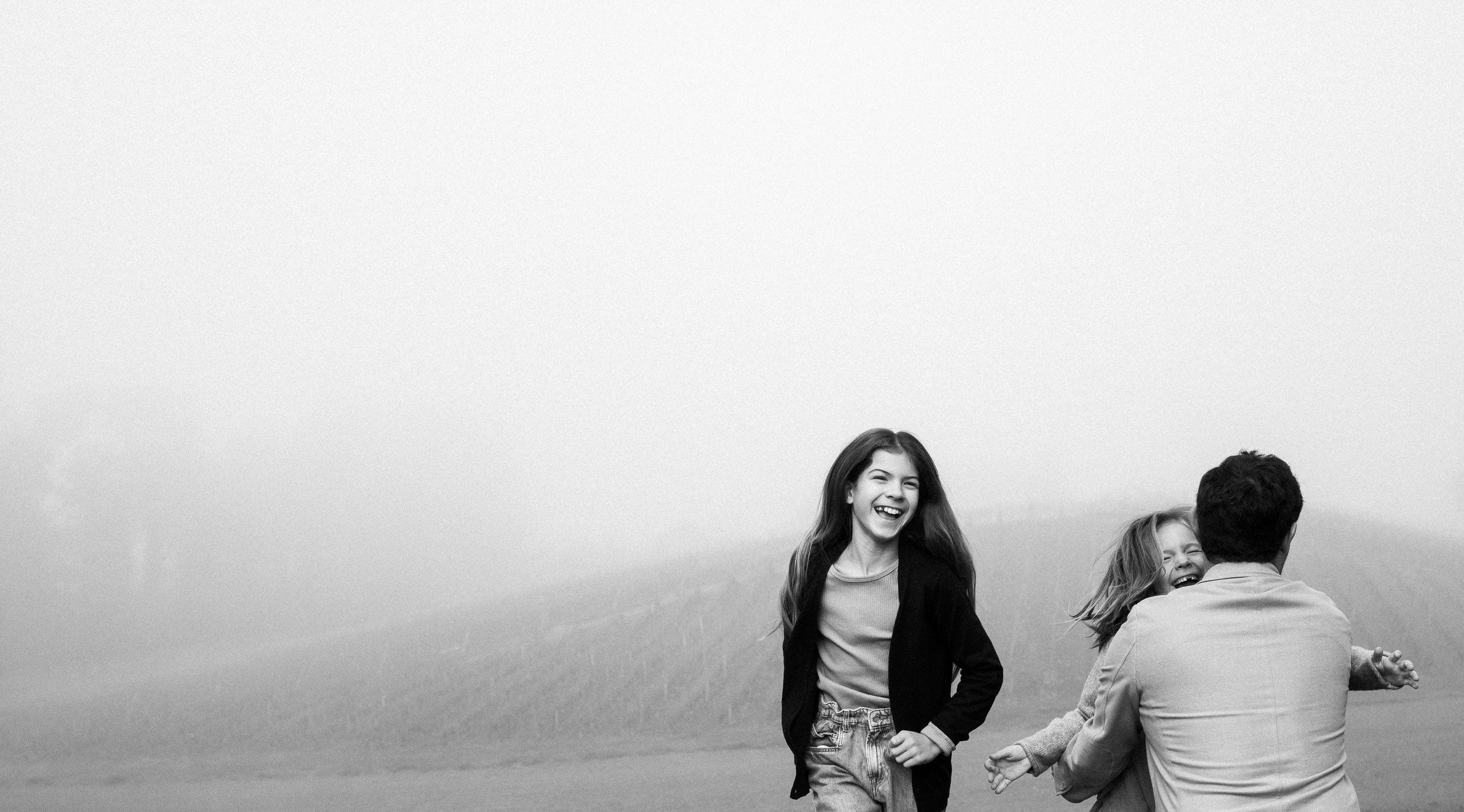 Father and Daughters. Family photographer in Geneva Switzerland Anastasiia Francuzova. Семей
