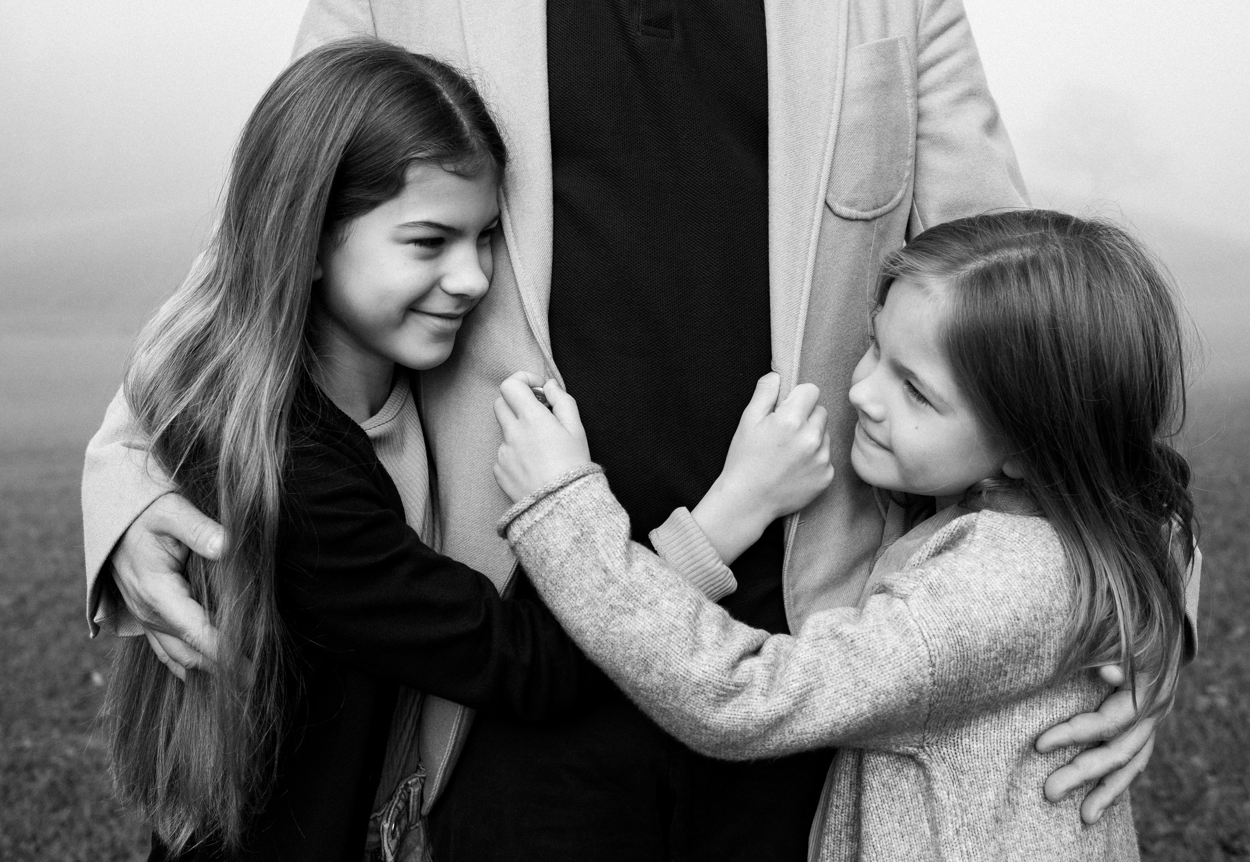 Father and Daughters. Family photographer in Geneva Switzerland Anastasiia Francuzova. Семей