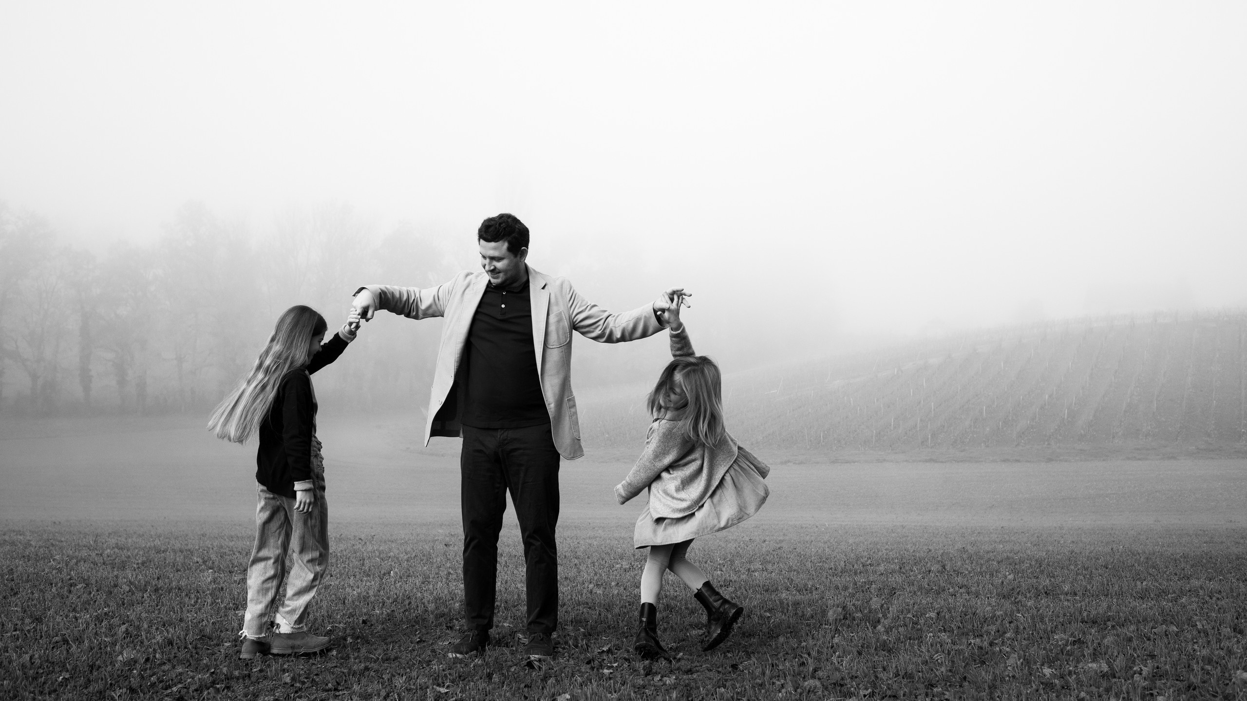 Father and Daughters. Family photographer in Geneva Switzerland Anastasiia Francuzova. Семей