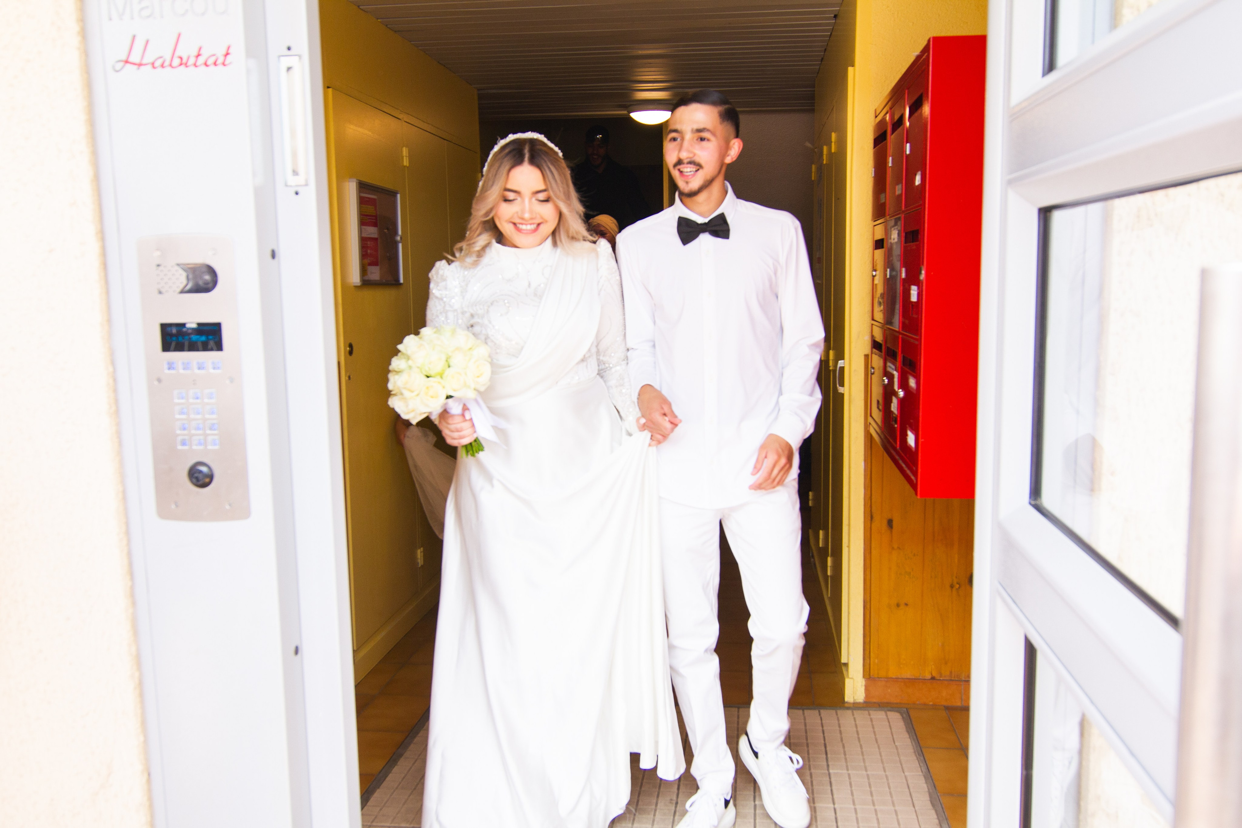 Yassine et Sahra. Studio photo « Partage ton bonheur » – Photographe famille près de Châtellerault, Poitiers et Tours