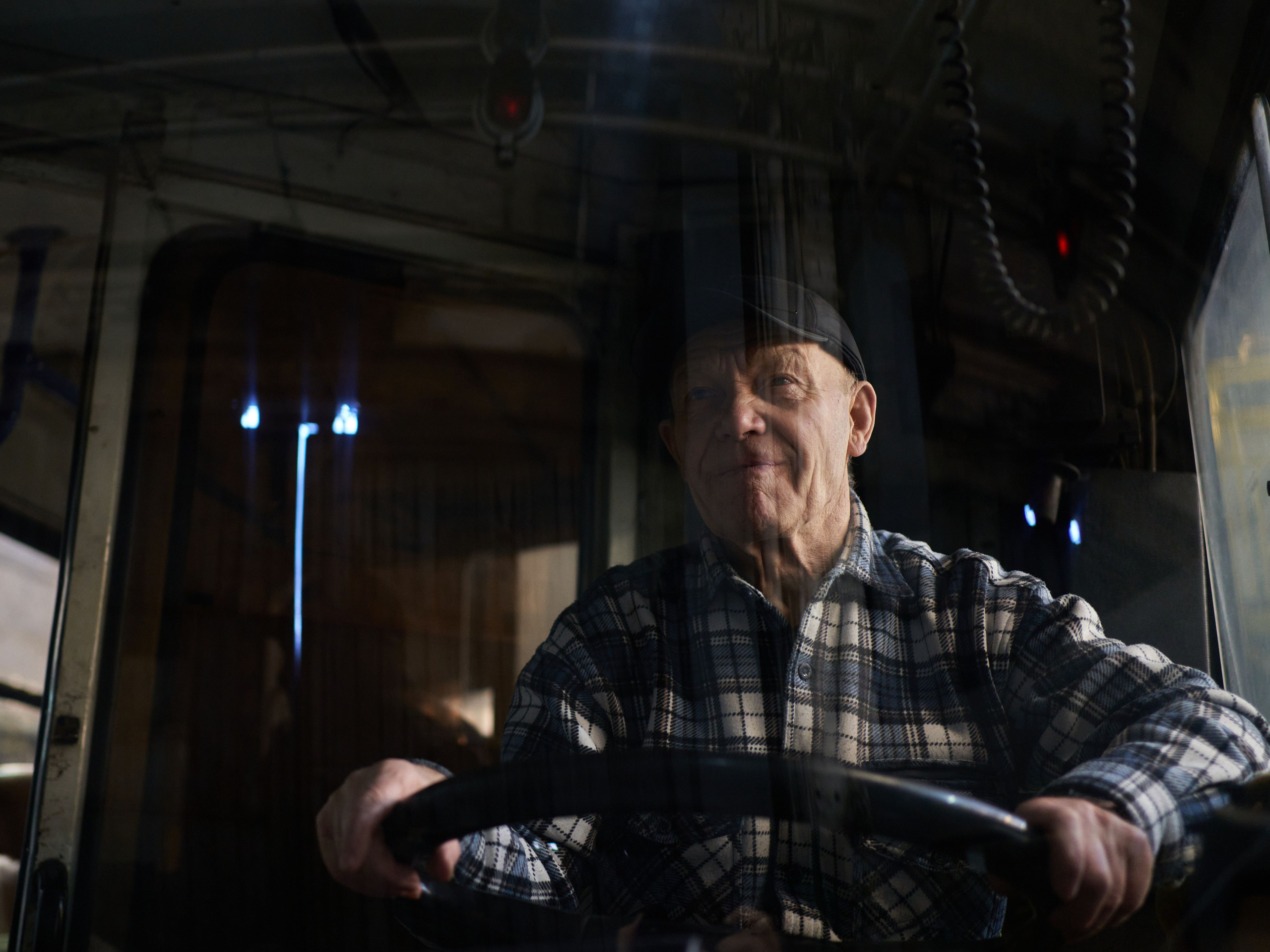 Pavel Vasilievich worked as an adjuster in the electronic circuit board printing shop until he suffered an occupational injury - he had to have part of his finger removed after being electrocuted. Due to the loss of his professional qualifications, he went to work as a trolleybus driver and worked at the trolleybus depot for the next 30 years.He says the work was a pleasure. There were a lot of people riding, noisy and fun.Now they're all empty.