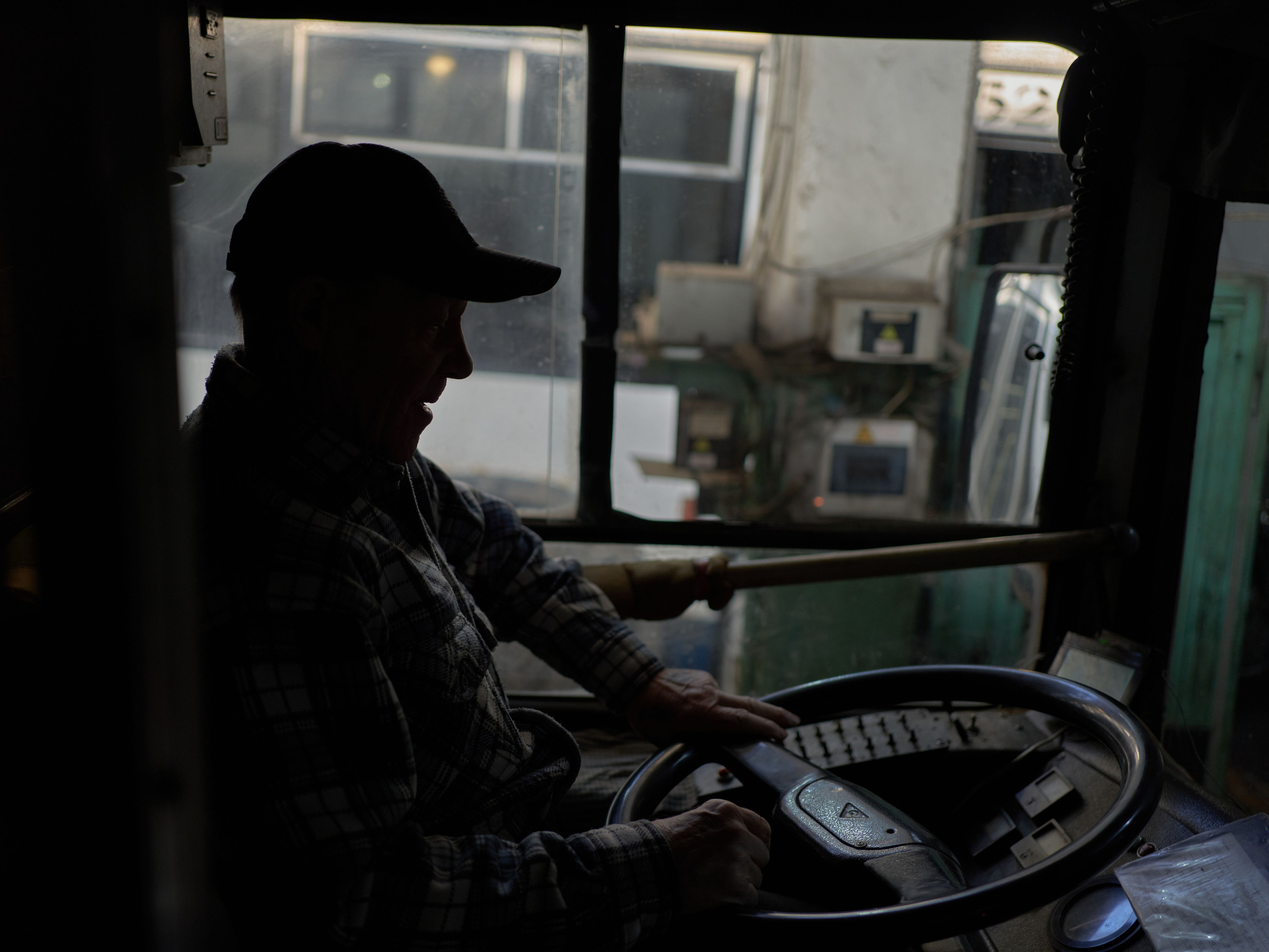 Yuhanya looks back on her life. Once, as a child, he lost everything. But it's as if life owed him a debt of gratitude and paid him back in full with good luck.