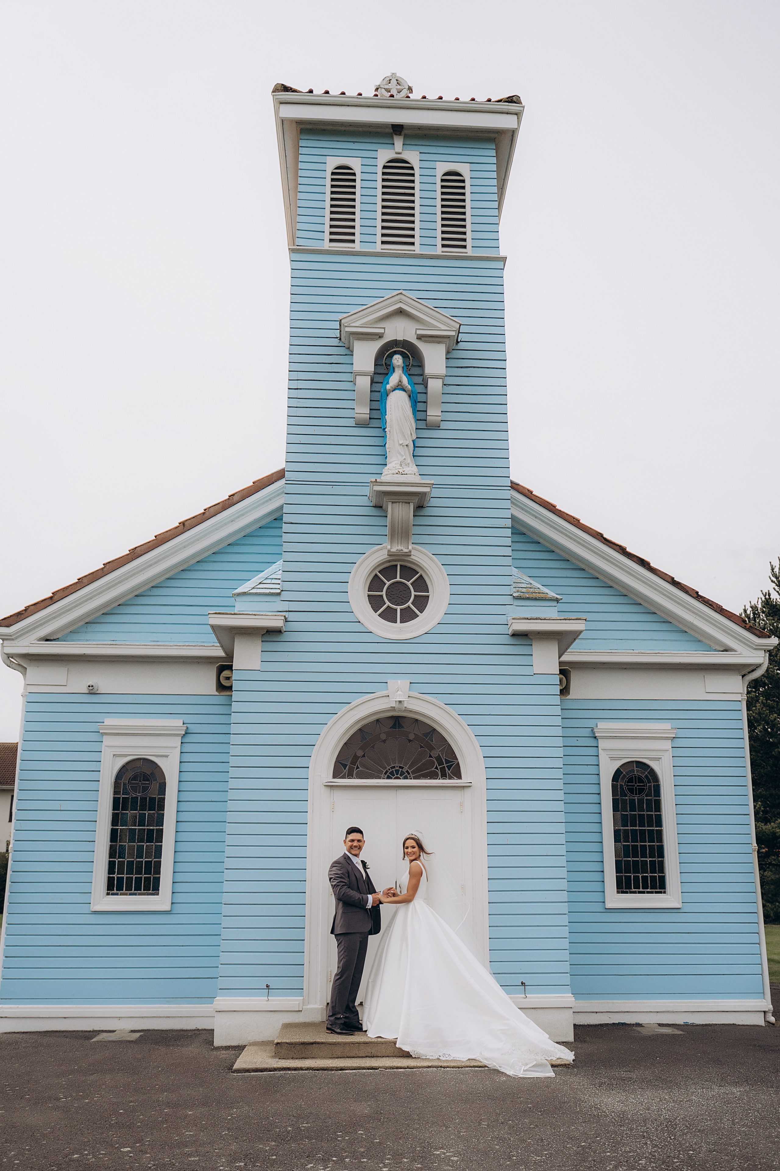 Megan & Oneias. Main