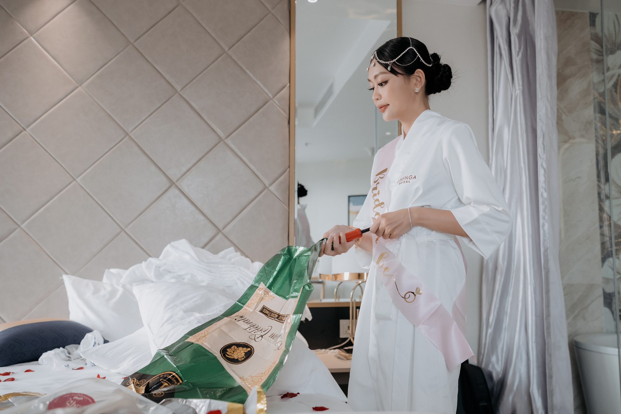 KHANG & QUYEN / Lavela Hotel. Saigon Wedding Present | Art Beyond Moments