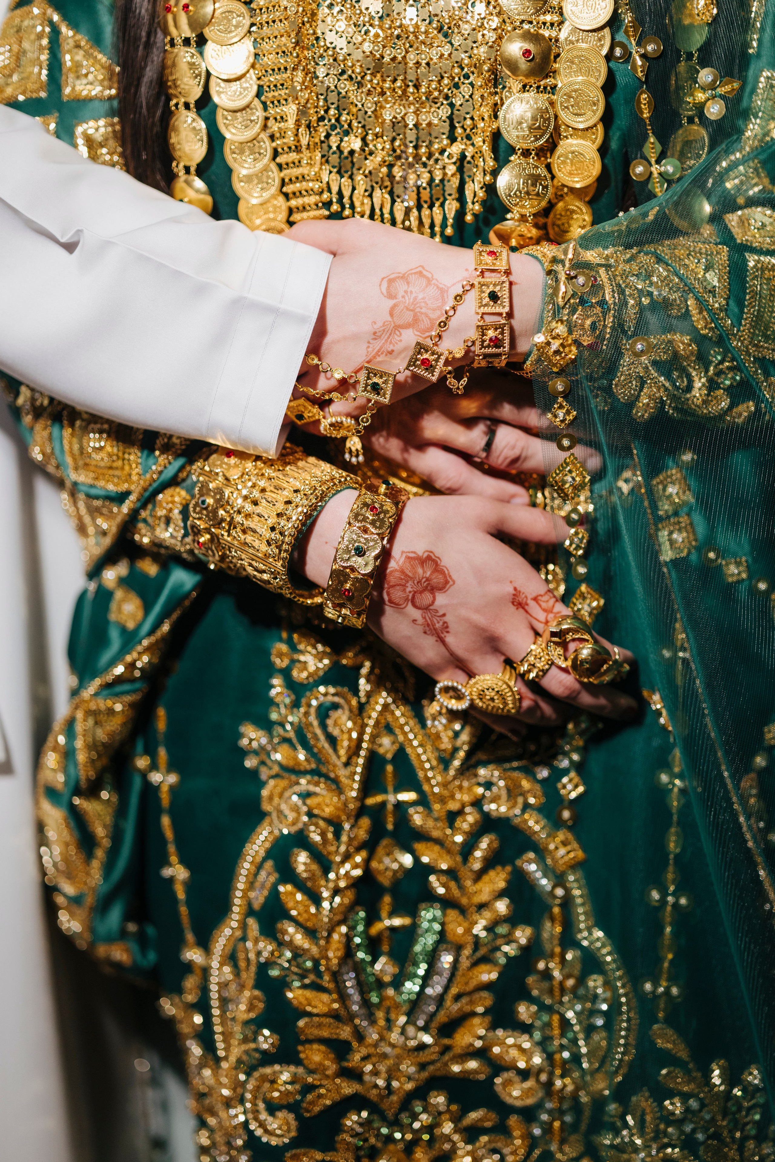Meera Henna. Wedding, Maternity & Family Photographer in Dubai, UAE & Worldwide