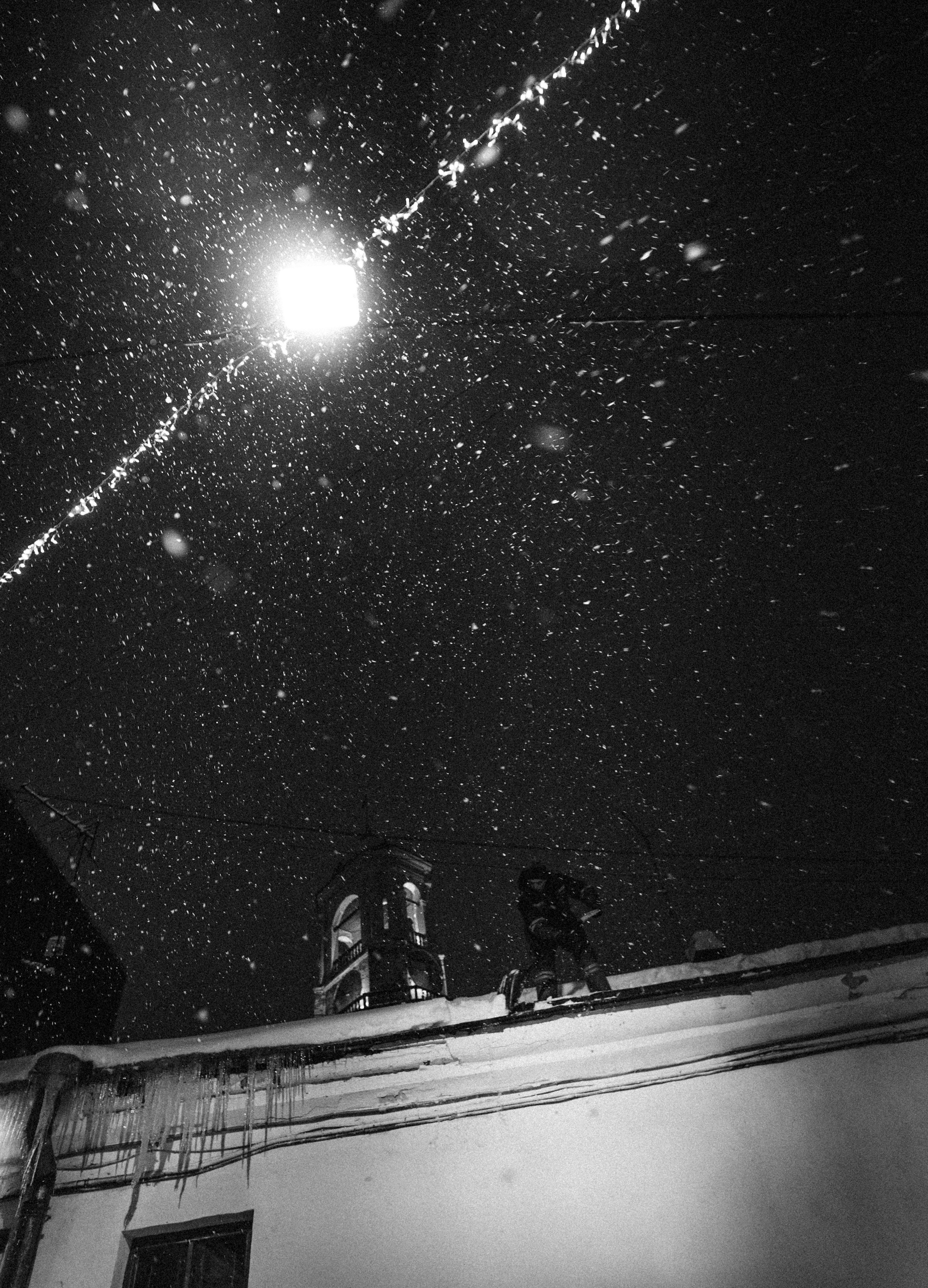 2025. Стрит-фотография, полная абсурда, идиотизма и красоты