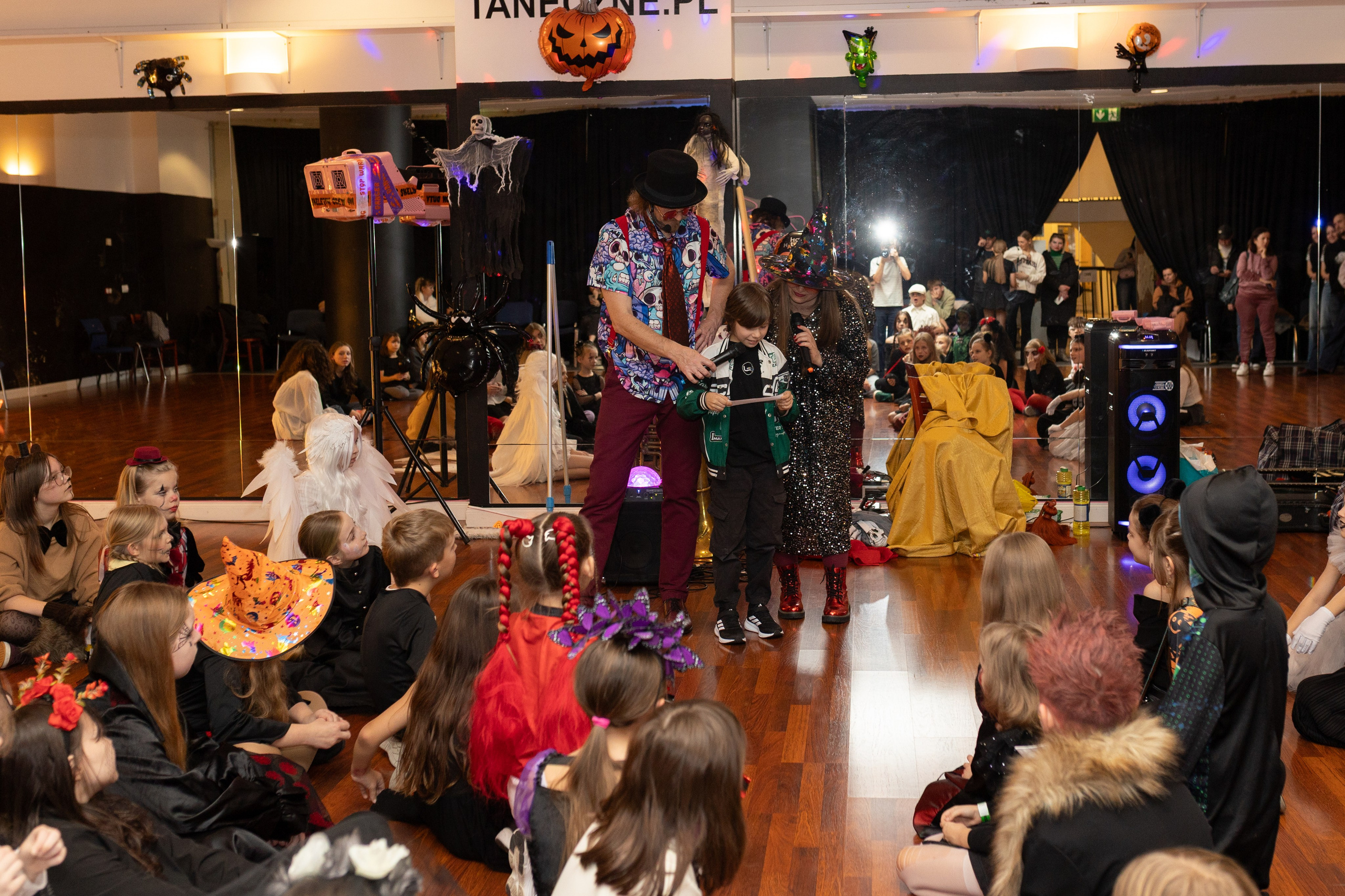 Leo dance studio Helloween 2025. Семейный и детский фотограф в Варшаве Мила Бобровская