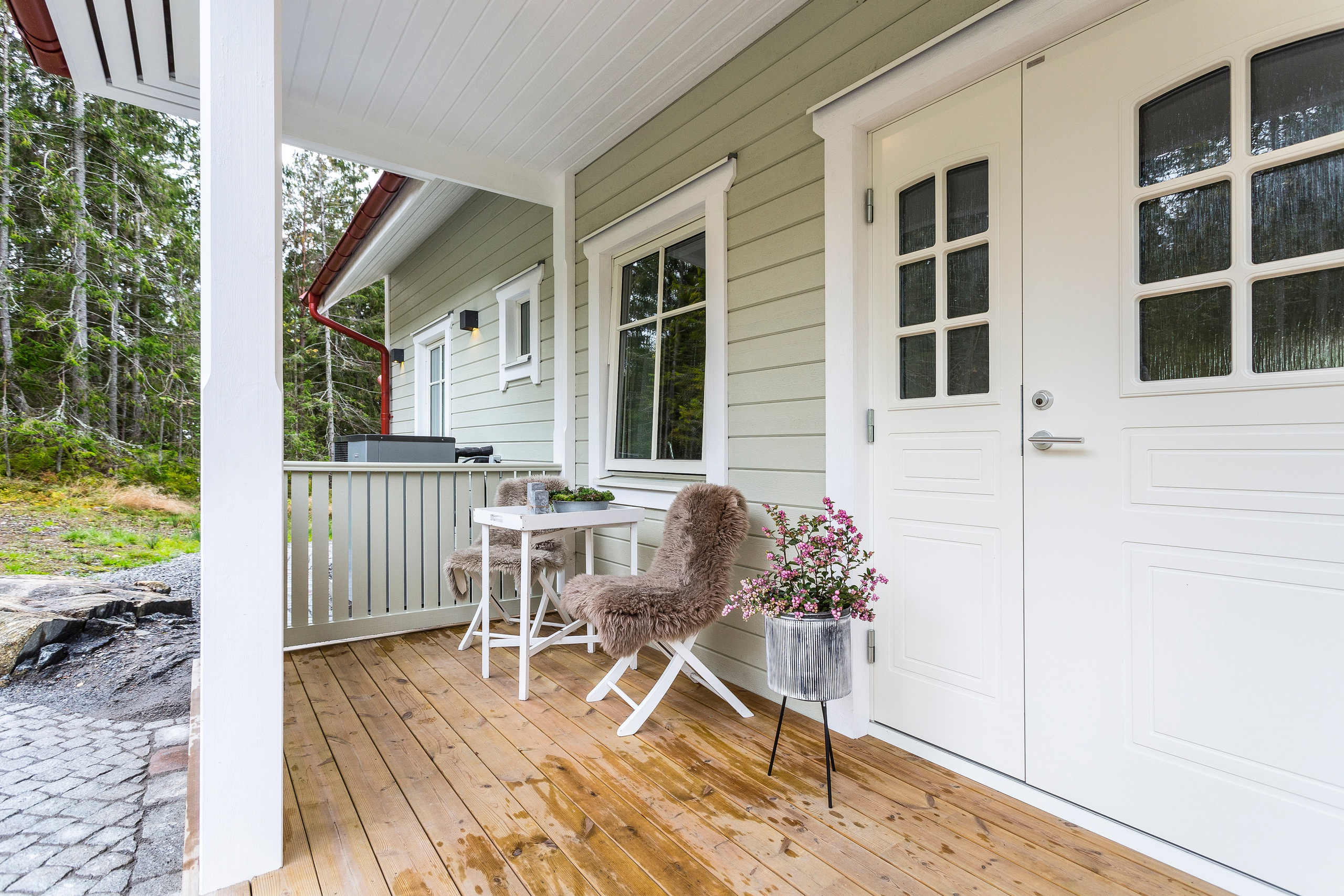 Villa i Stockholm med altan. InHome Design Stockholm – Interiördesign och homestyling i Stockholm
