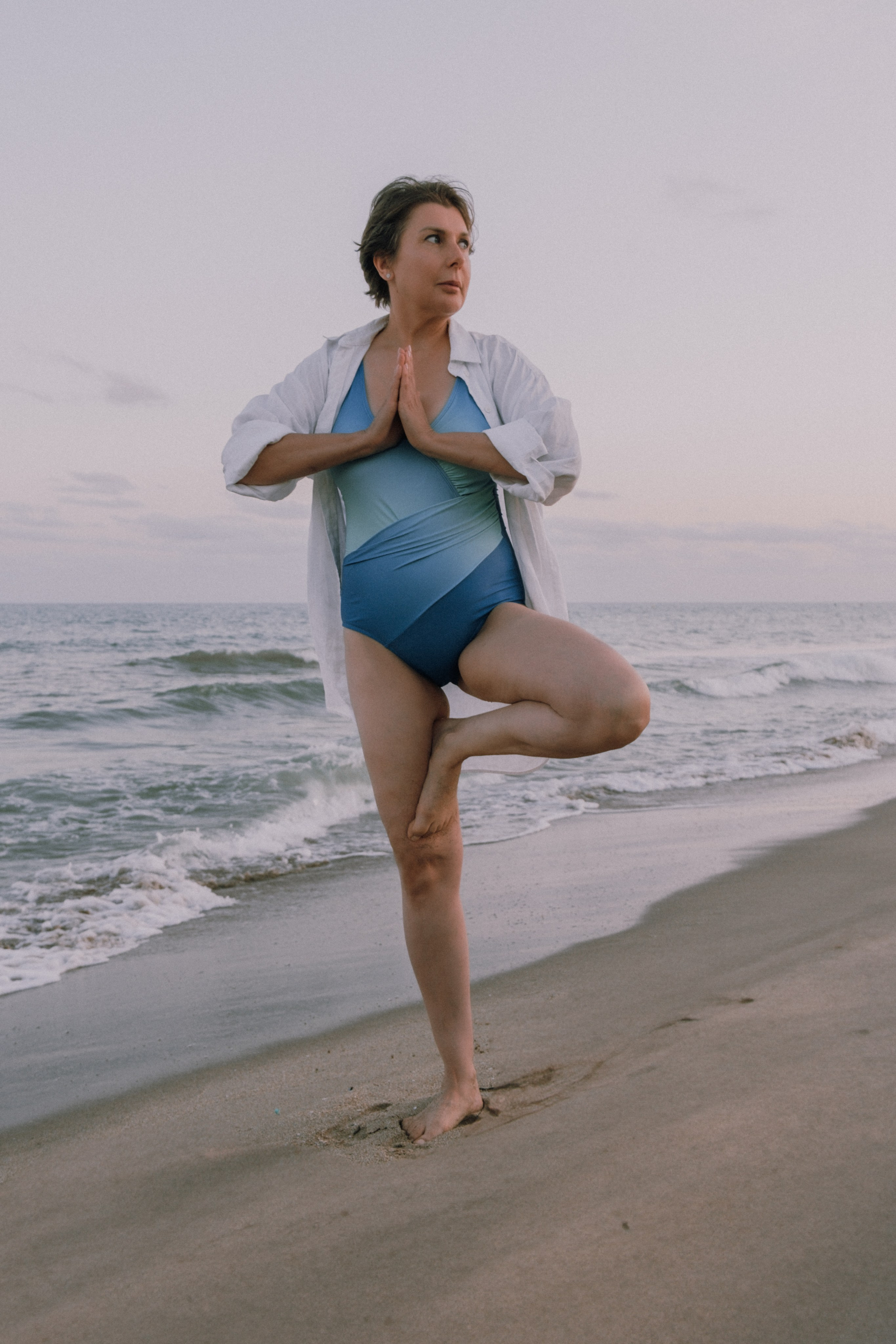 Sesión de amigas en la playa. Fotografía profesional en Calafell - Elena Medvedeva