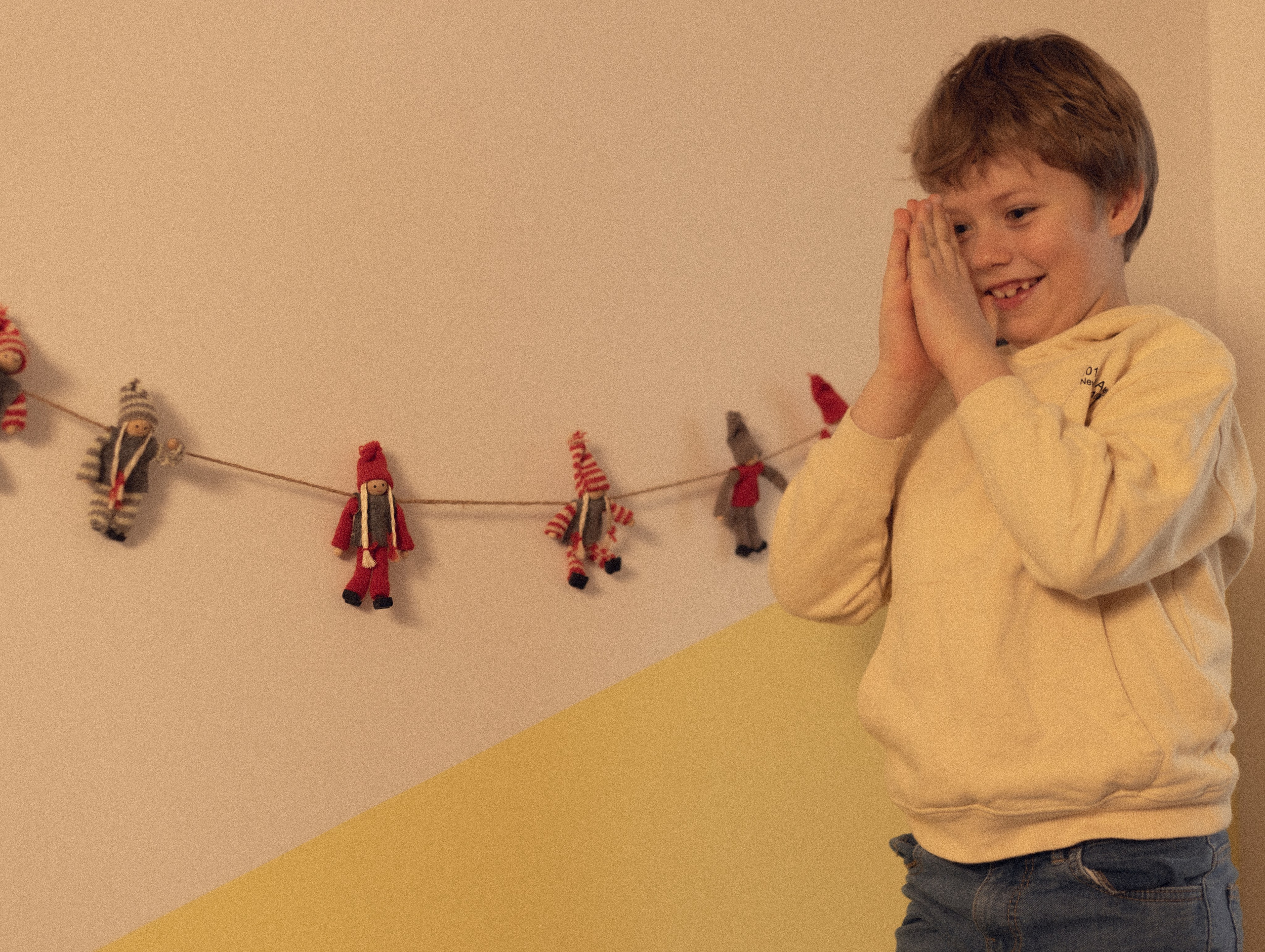 Séance photo de famille pour Noël. Histoires d’amour, séances photos de famille et de mariage en France