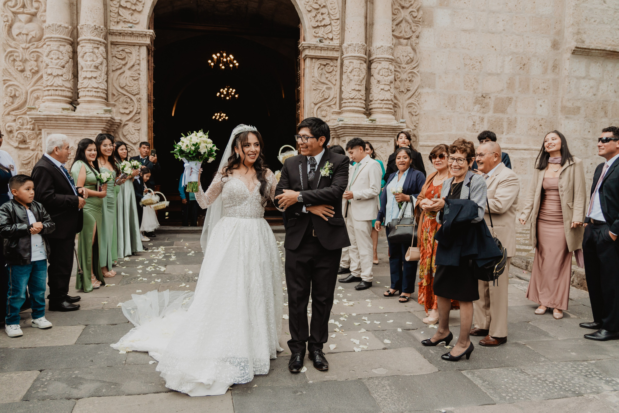 FERNANDO + MARIBEL | BODA RELIGIOSA. Studio KVTA | Fotografía y Video de Bodas en Arequipa