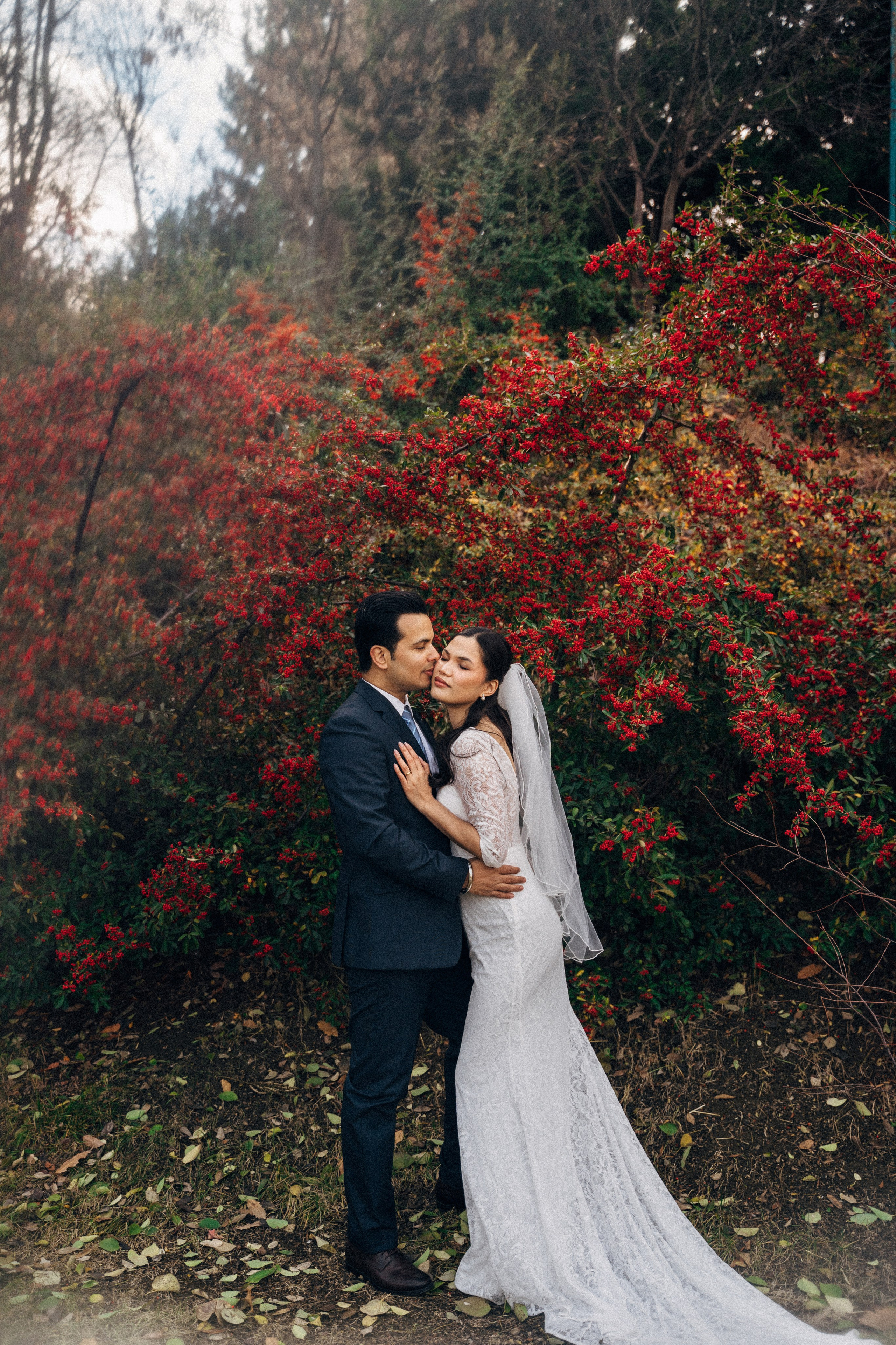 Wedding photo shoot in the Tbilisi Botanical Garden in winter