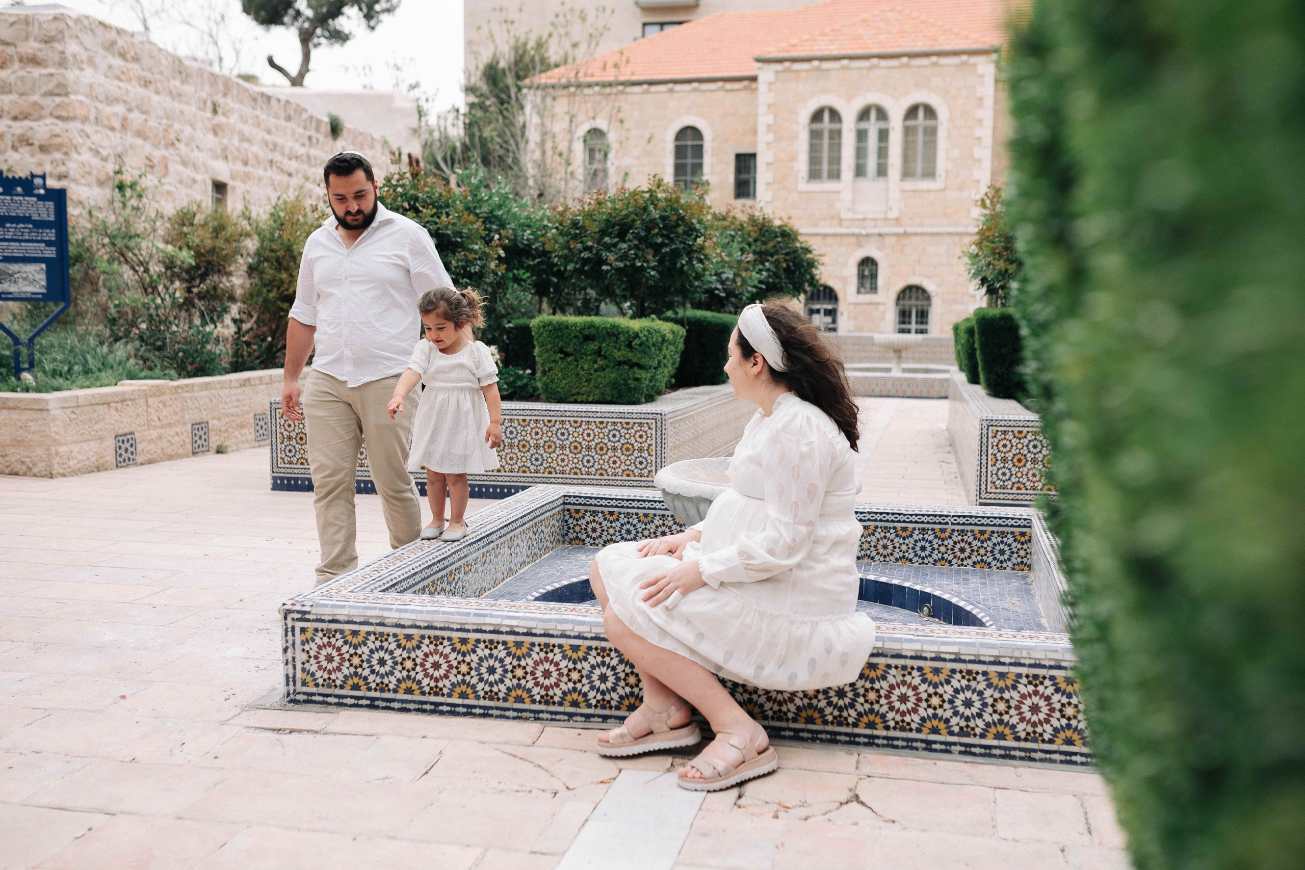 EXPECTING A BABY, JERUSALEM. PHOTOGRAPHER IN ISRAEL