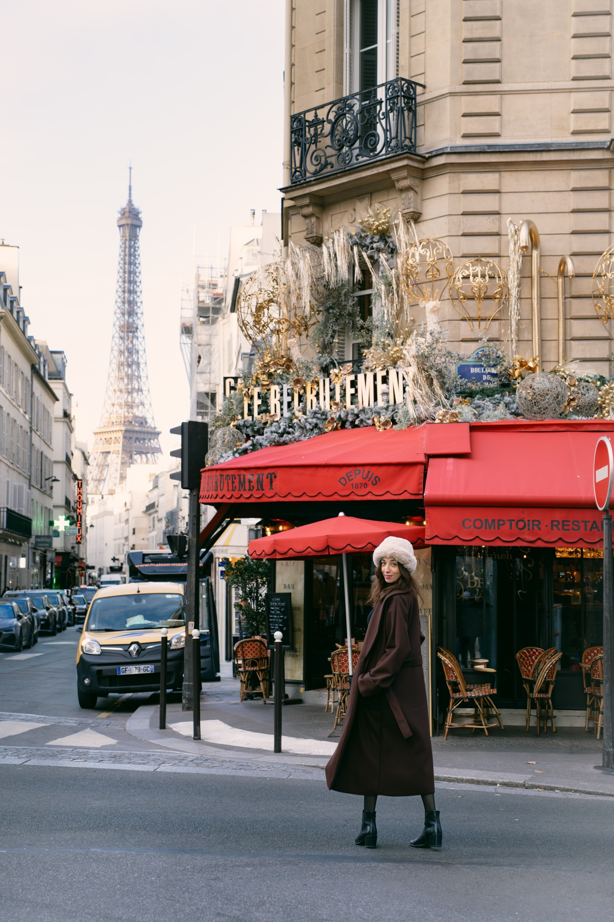 Solo Portrait session: Eiffel Tower. Paris Photographer & Videographer