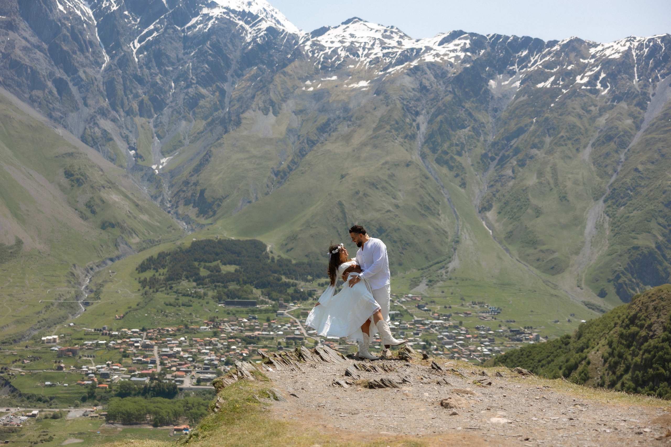 Love story in Kazbegi. Wedding photographer in Tbilisi Ioseb Mamniashvili