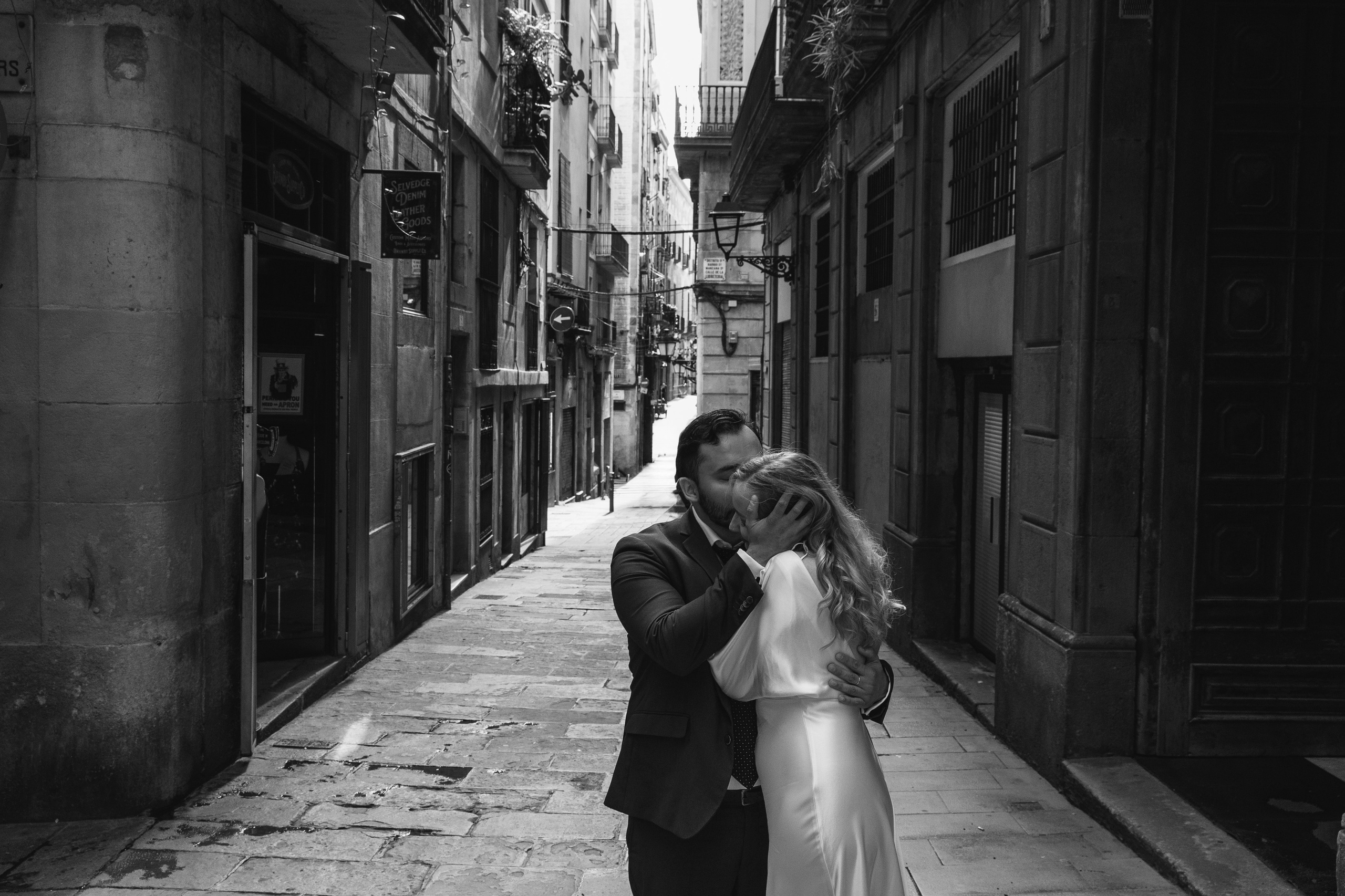 Wedding in Barcelona | Elegant Destination Wedding Photography & Videography. Wedding Stories — Professional Wedding Photography & Videography in Germany, Italy, Spain & all across Europe