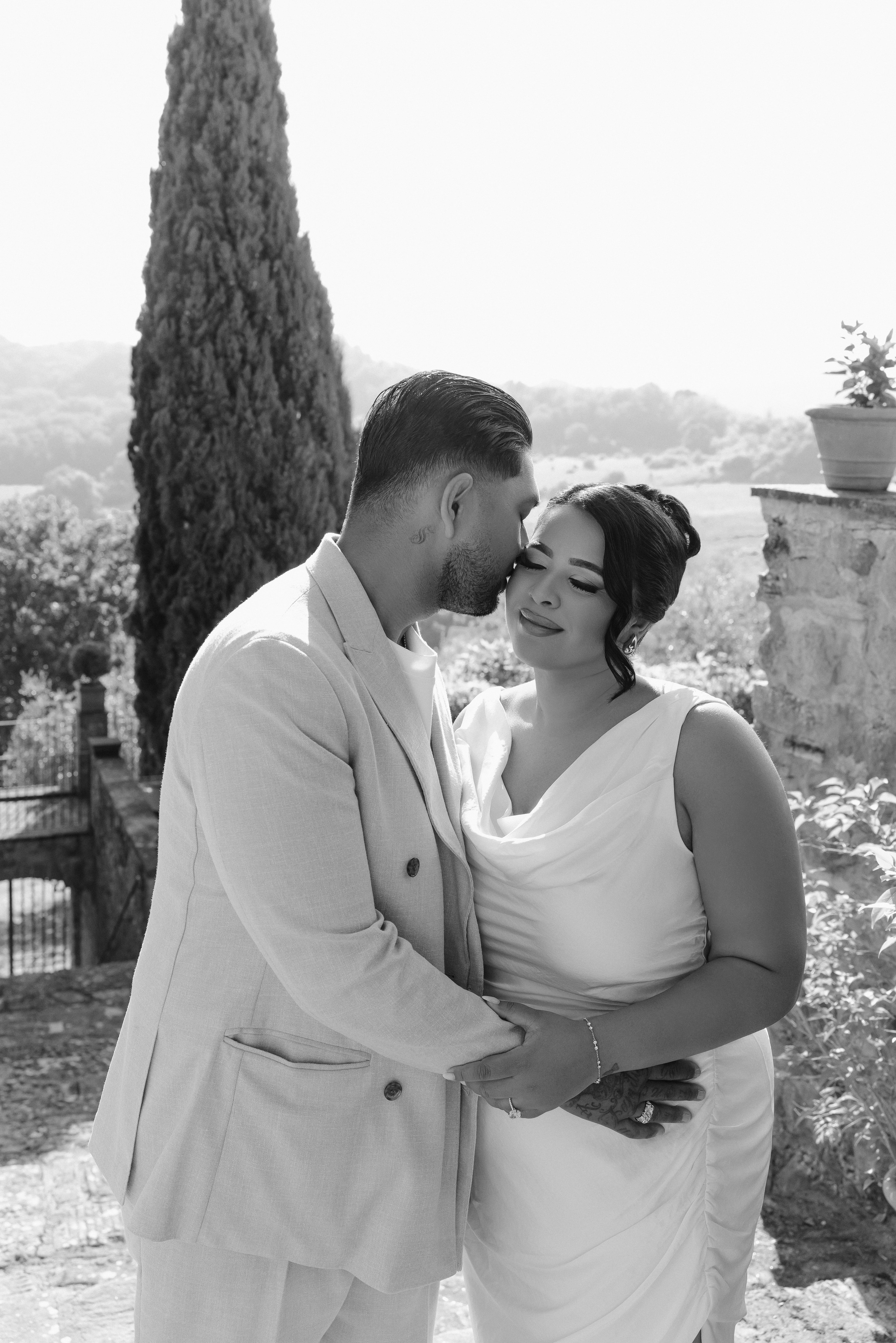 Pre-wedding in Tuscany. Wedding photographer Italy